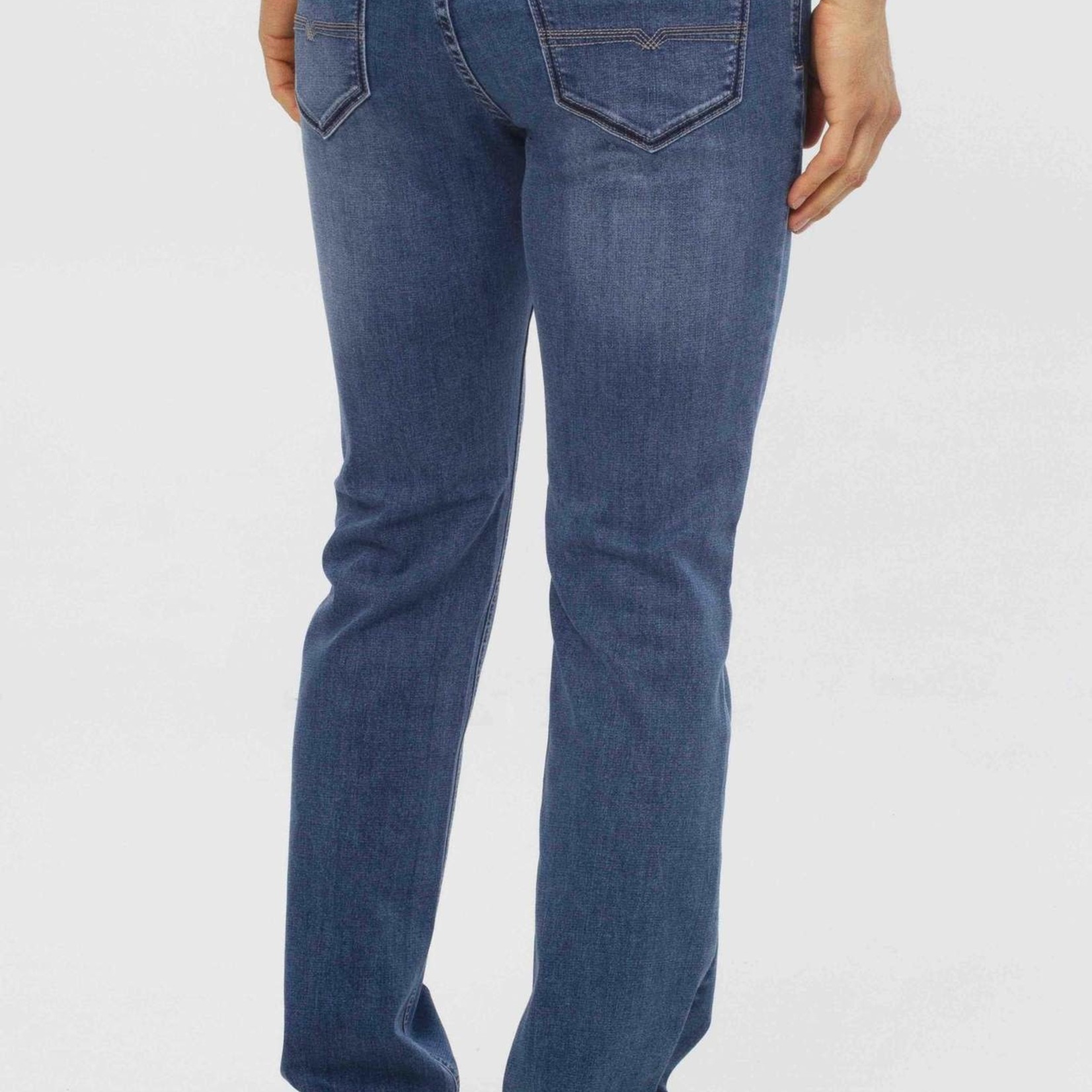 Lois Jeans Canada The "Brad Slim 6866" by Lois Jeans