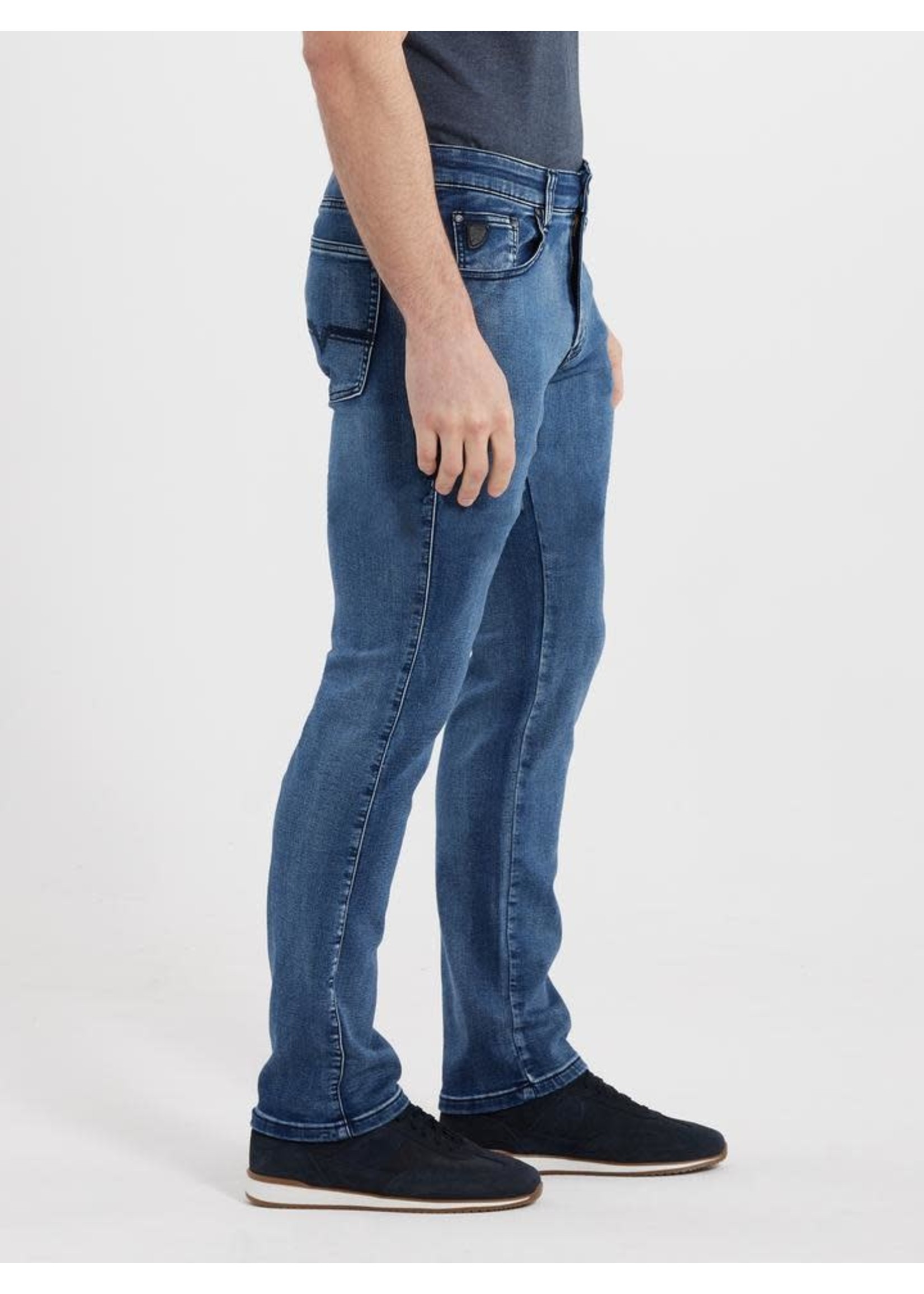 Lois Jeans Canada The "Peter Slim 6500" by Lois Jeans