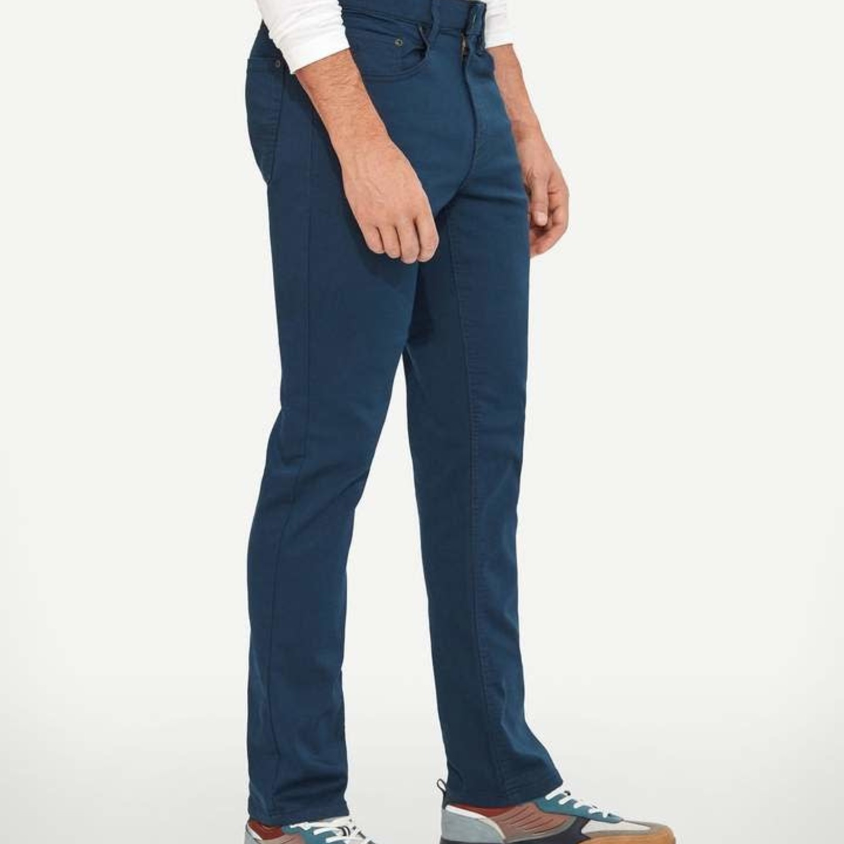 Lois Jeans Canada The "Brad Slim 6240-32" by Lois Jeans