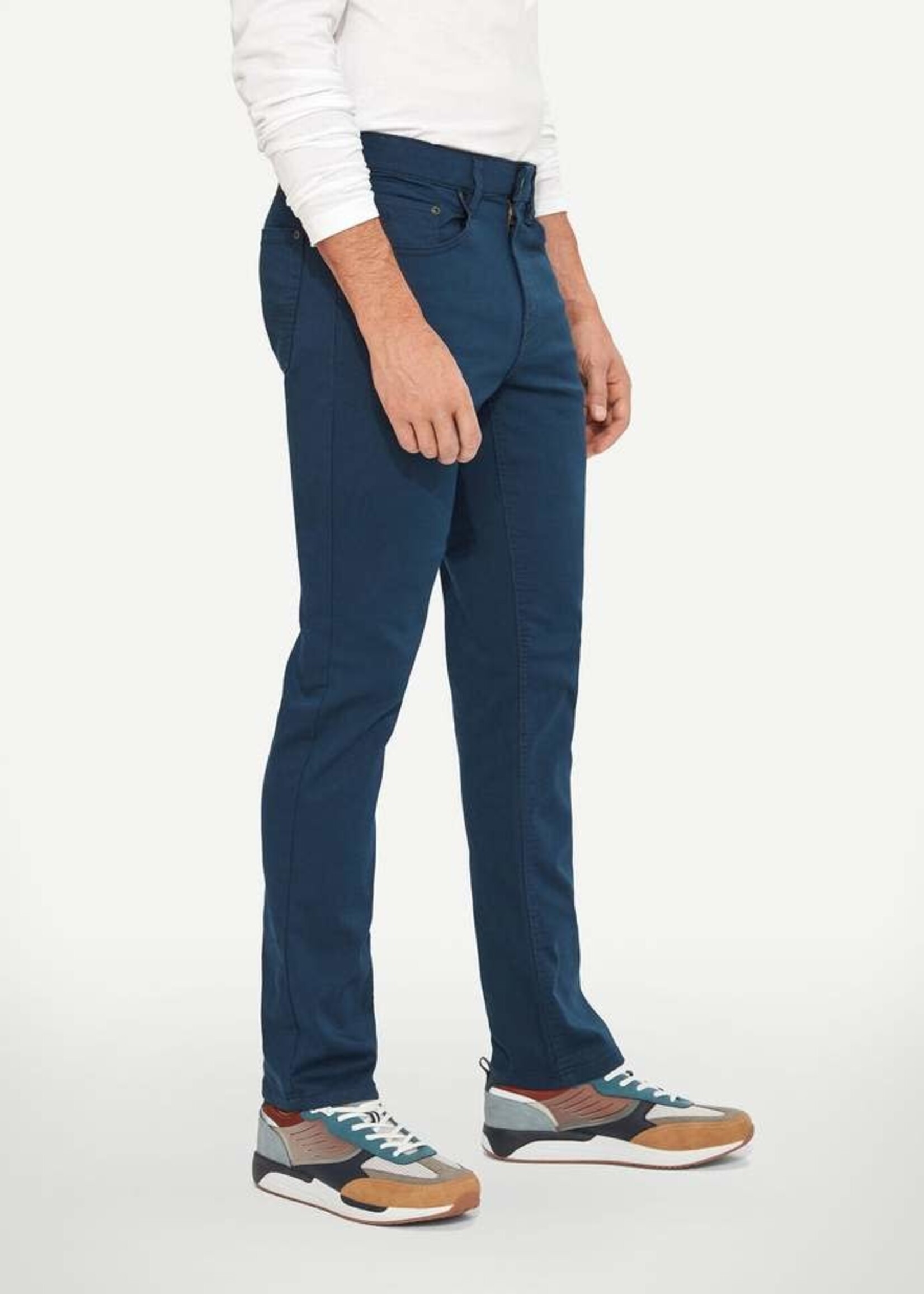 Lois Jeans Canada The "Brad Slim 6240-32" by Lois Jeans