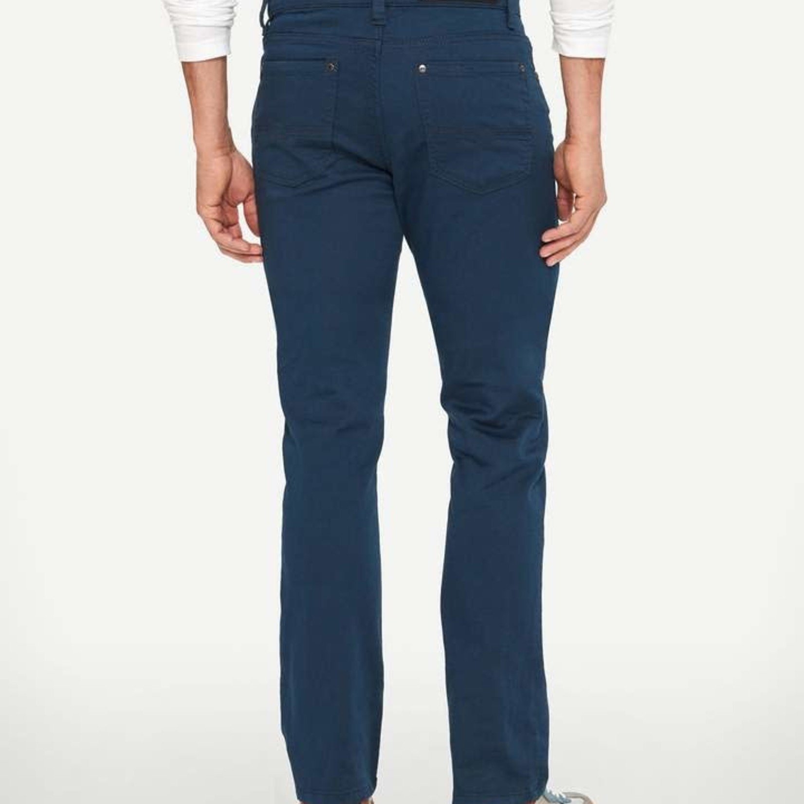 Lois Jeans Canada The "Brad Slim 6240-32" by Lois Jeans