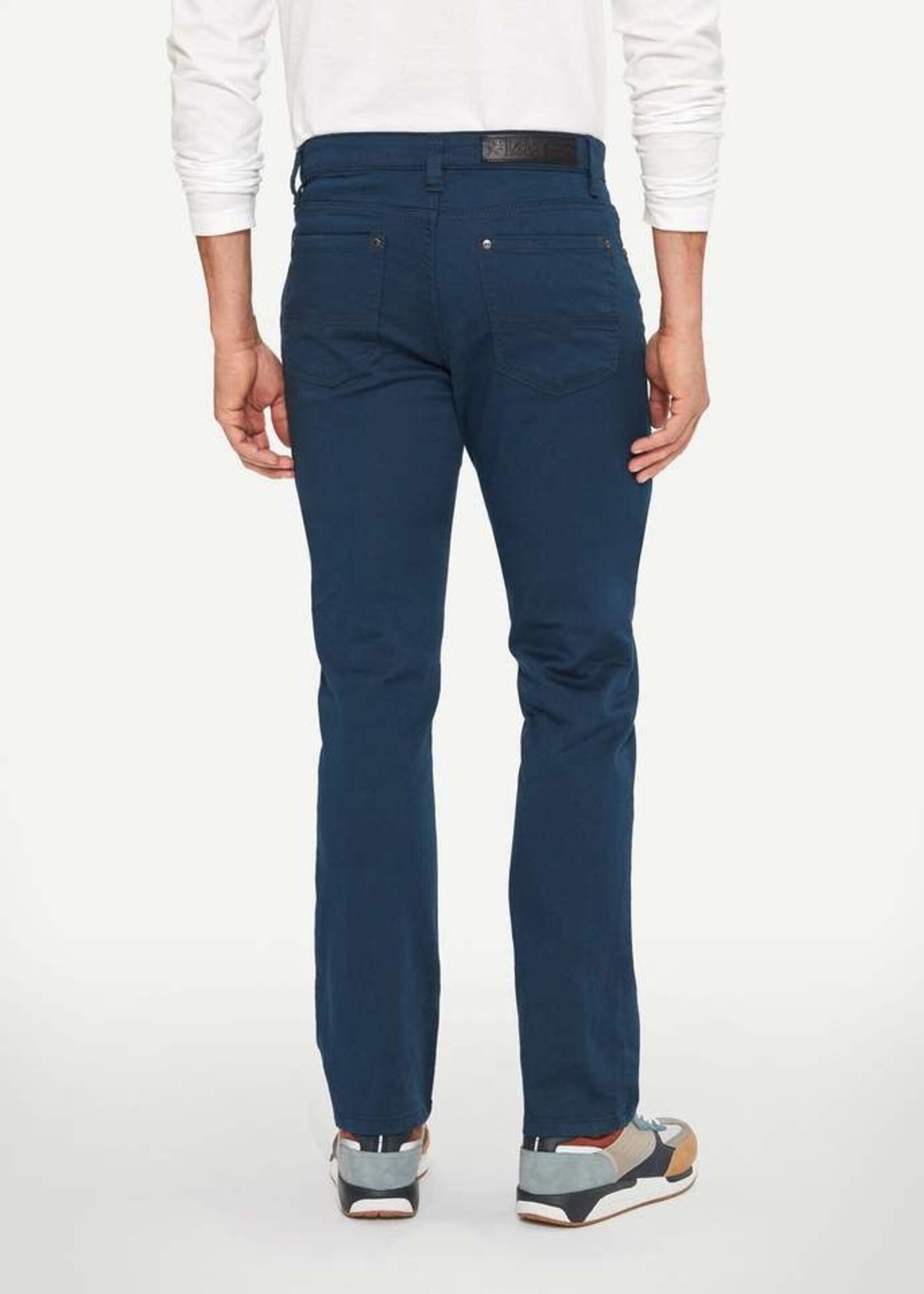Lois Jeans Canada The "Brad Slim 6240-32" by Lois Jeans
