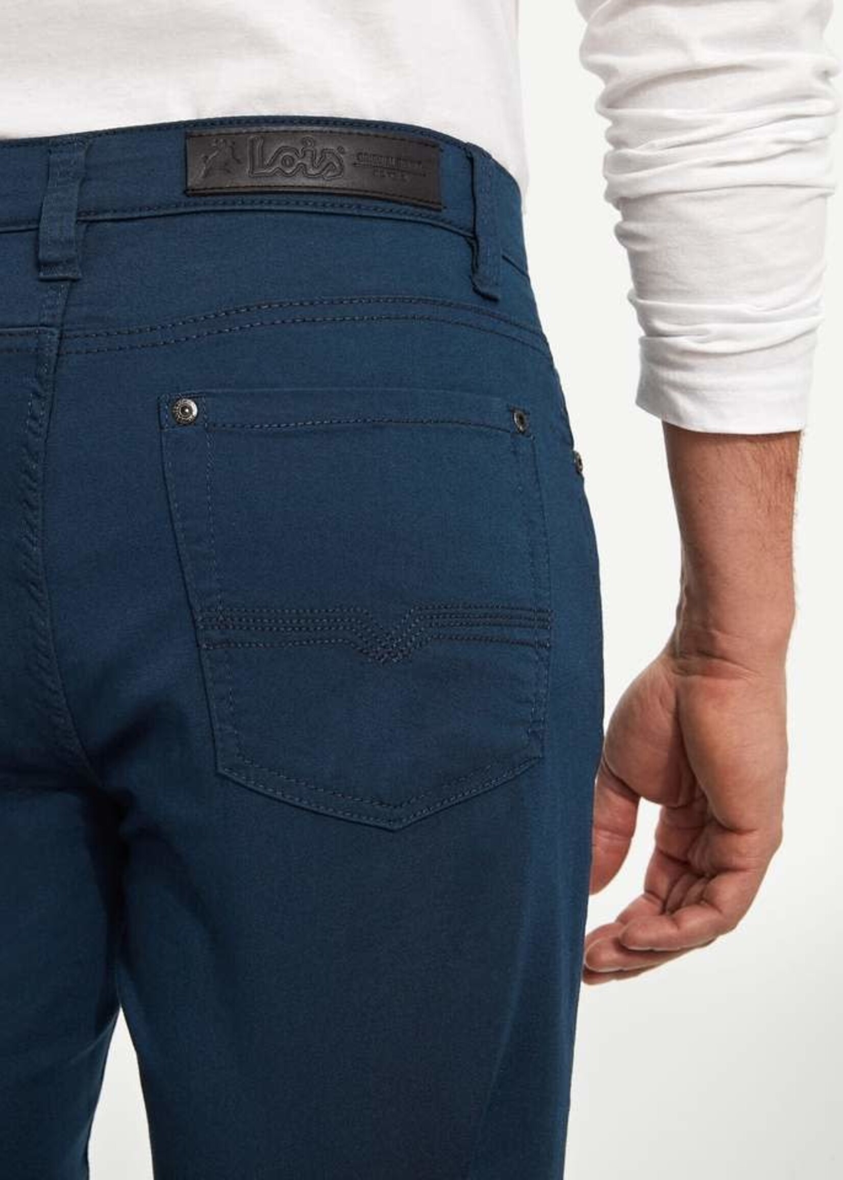 Lois Jeans Canada The "Brad Slim 6240-32" by Lois Jeans