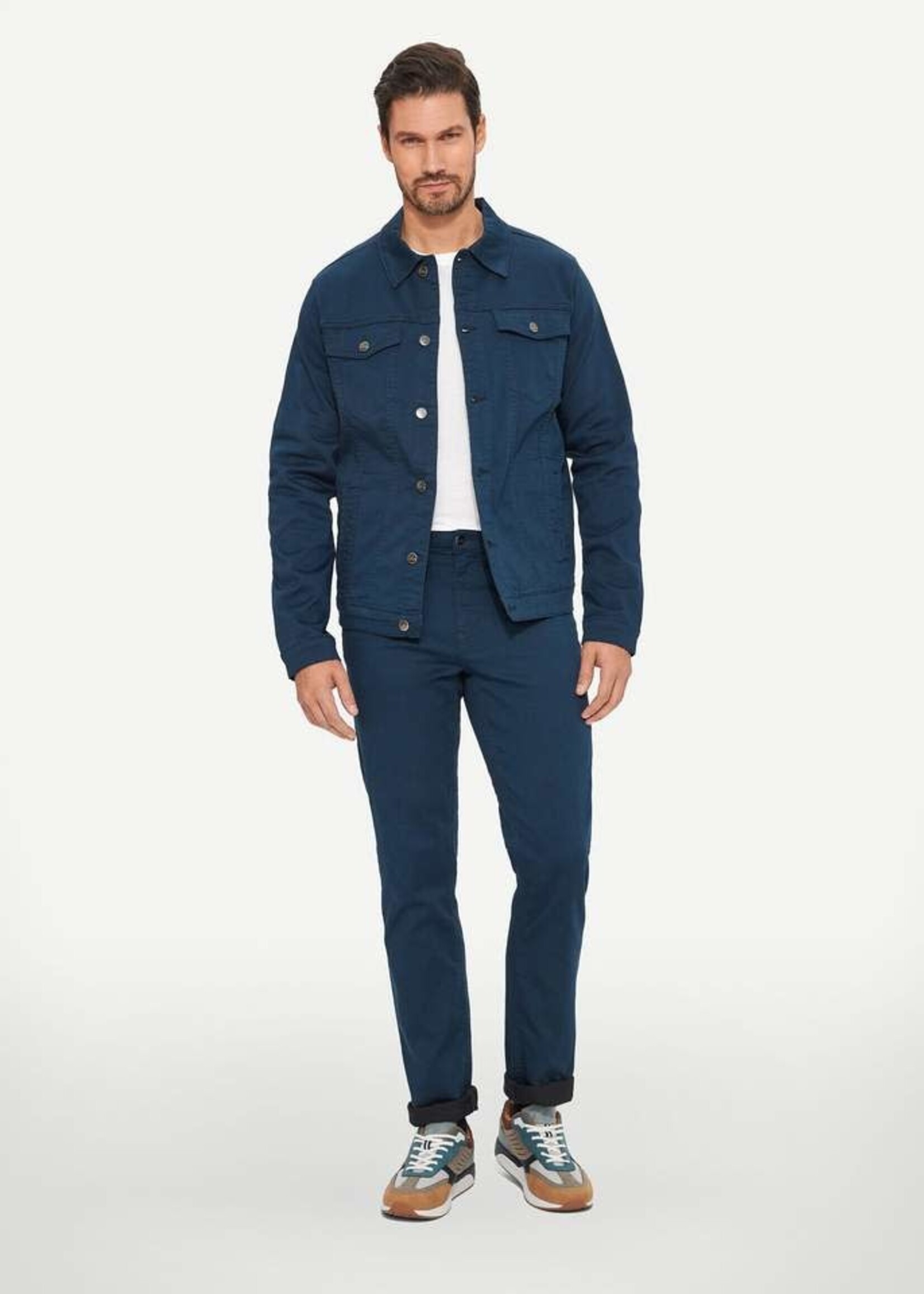 Lois Jeans Canada The "Brad Slim 6240-32" by Lois Jeans