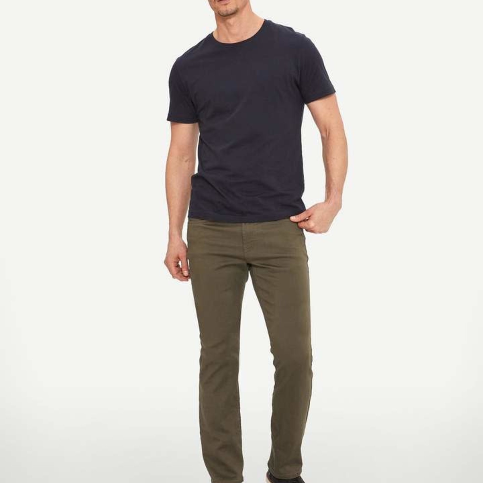 Lois Jeans Canada The "Brad Slim 6240-54" by Lois Jeans