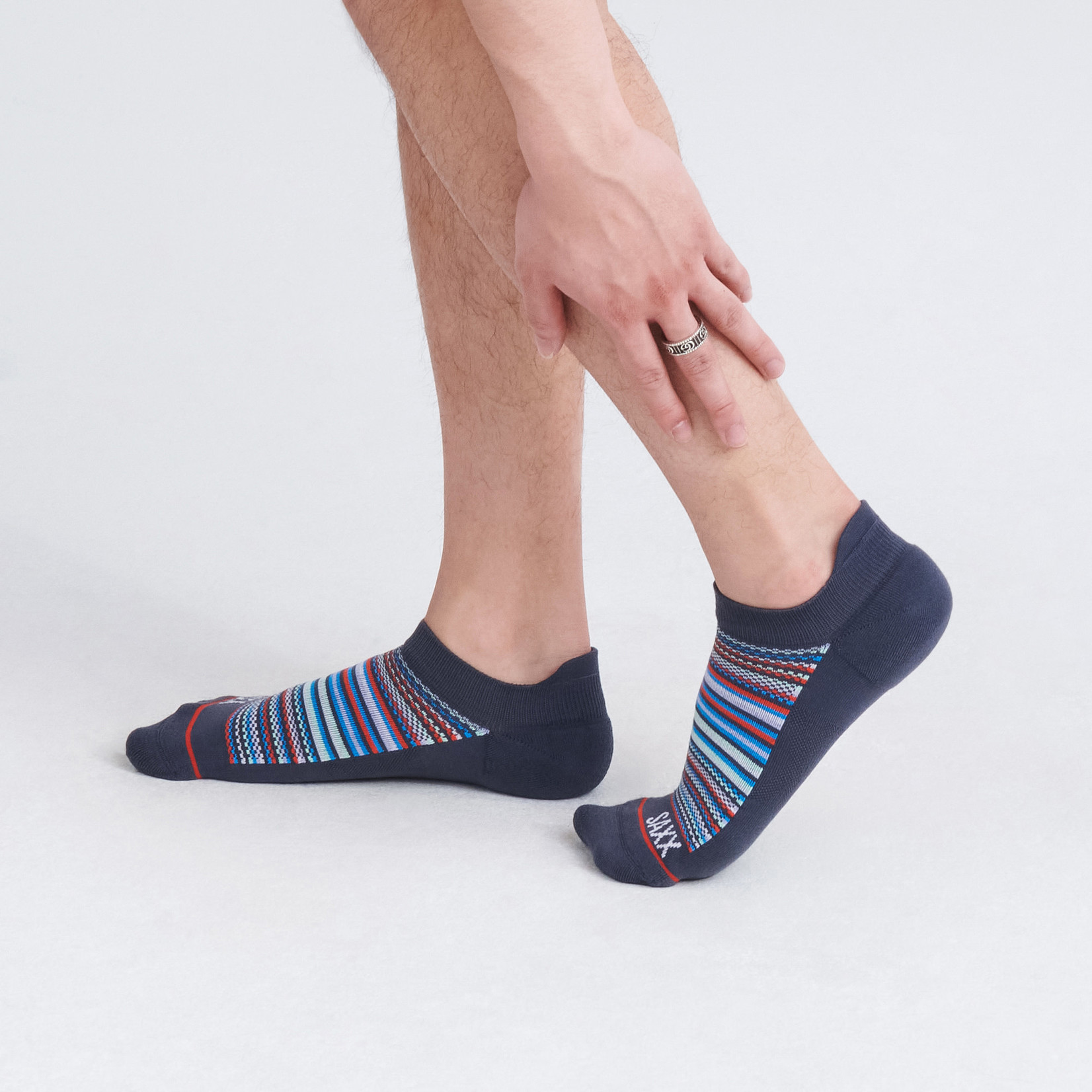 SAXX WHOLE PACKAGE Low Show Socks / Vibrant Stripe- India Ink