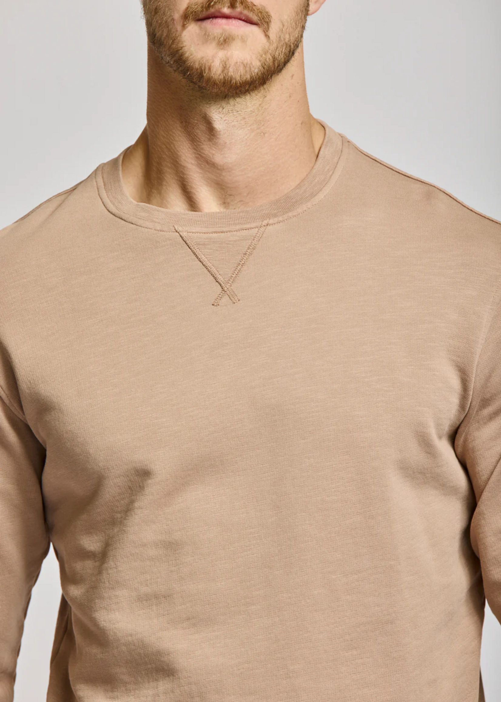 Easy Mondays CREW NECK SWEATSHIRT | Latte