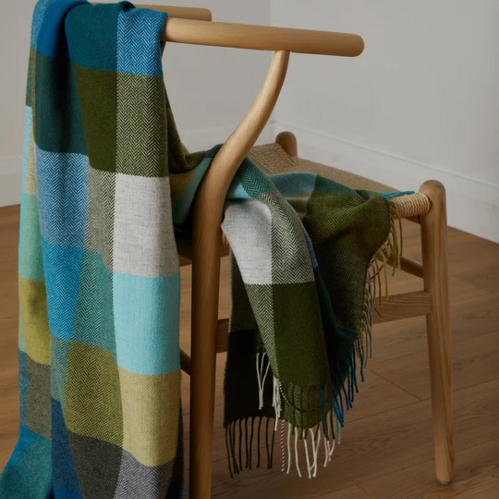 Highland Tartan Tweeds FOXFORD NEALE THROW