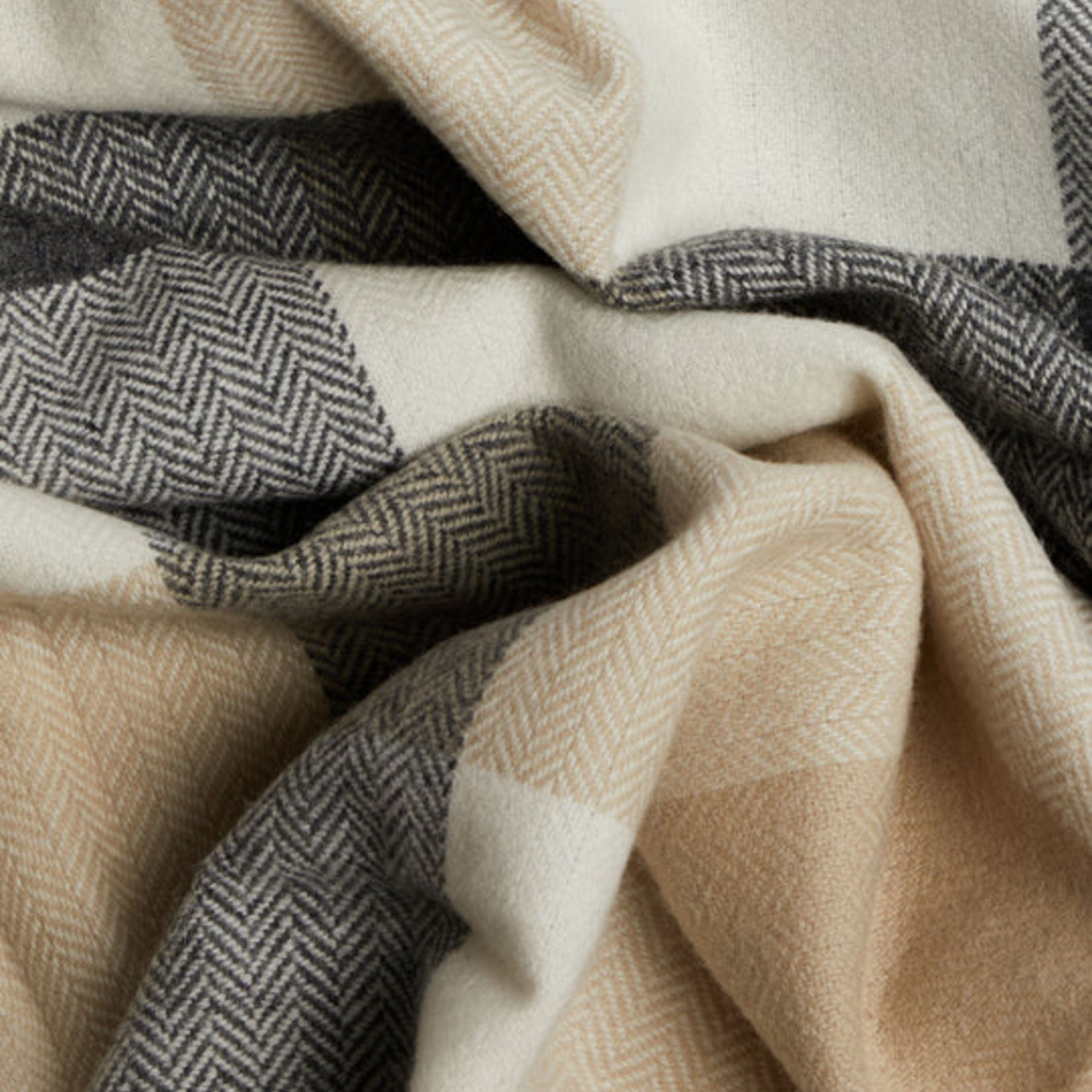 Highland Tartan Tweeds FOXFORD CLASSIC CHECK THROW