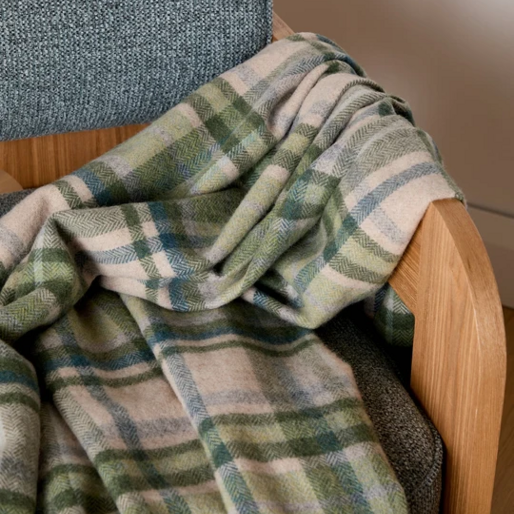 Highland Tartan Tweeds FOXFORD SLIEVEBOY THROW