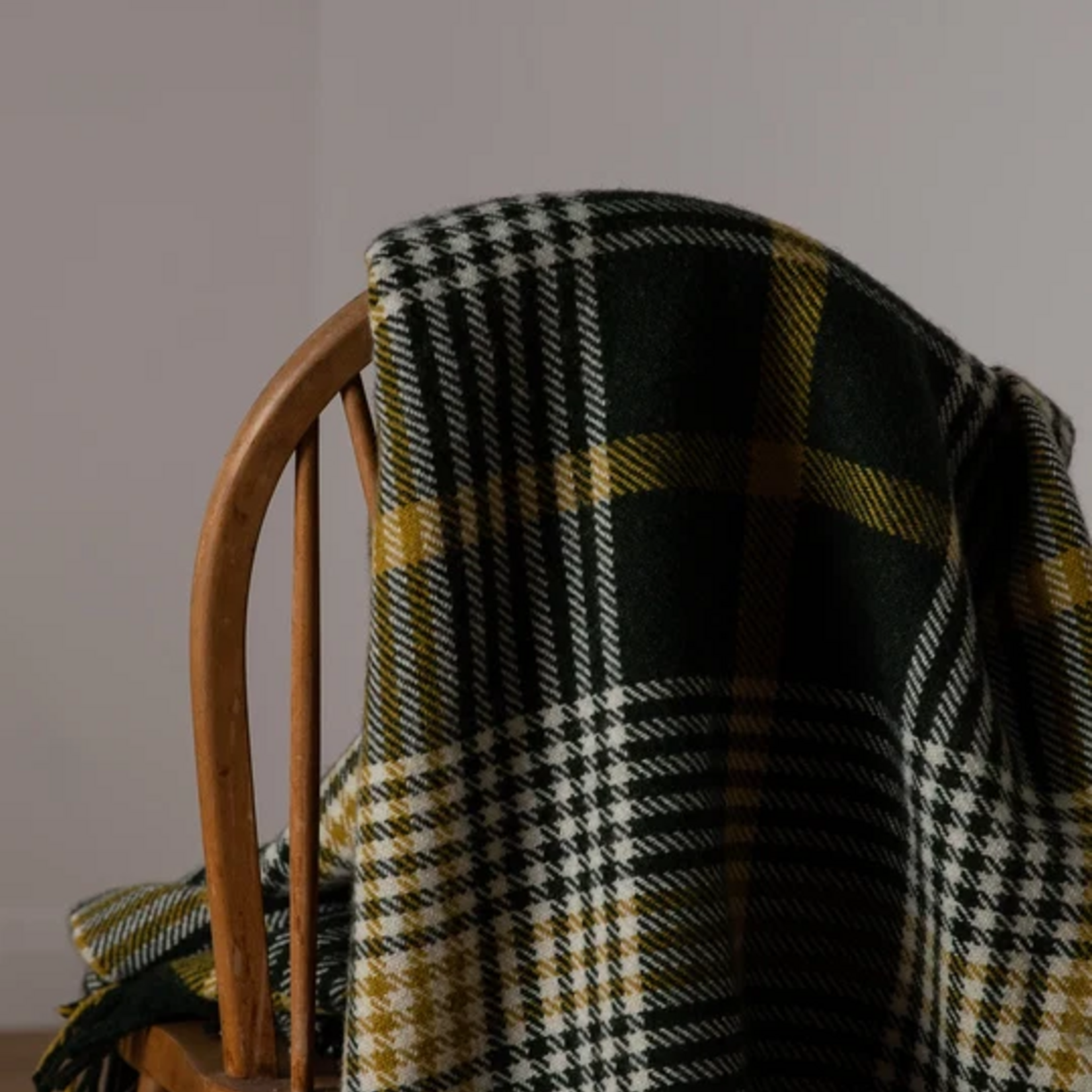 Highland Tartan Tweeds FOXFORD MICHAEL COLLINS THROW