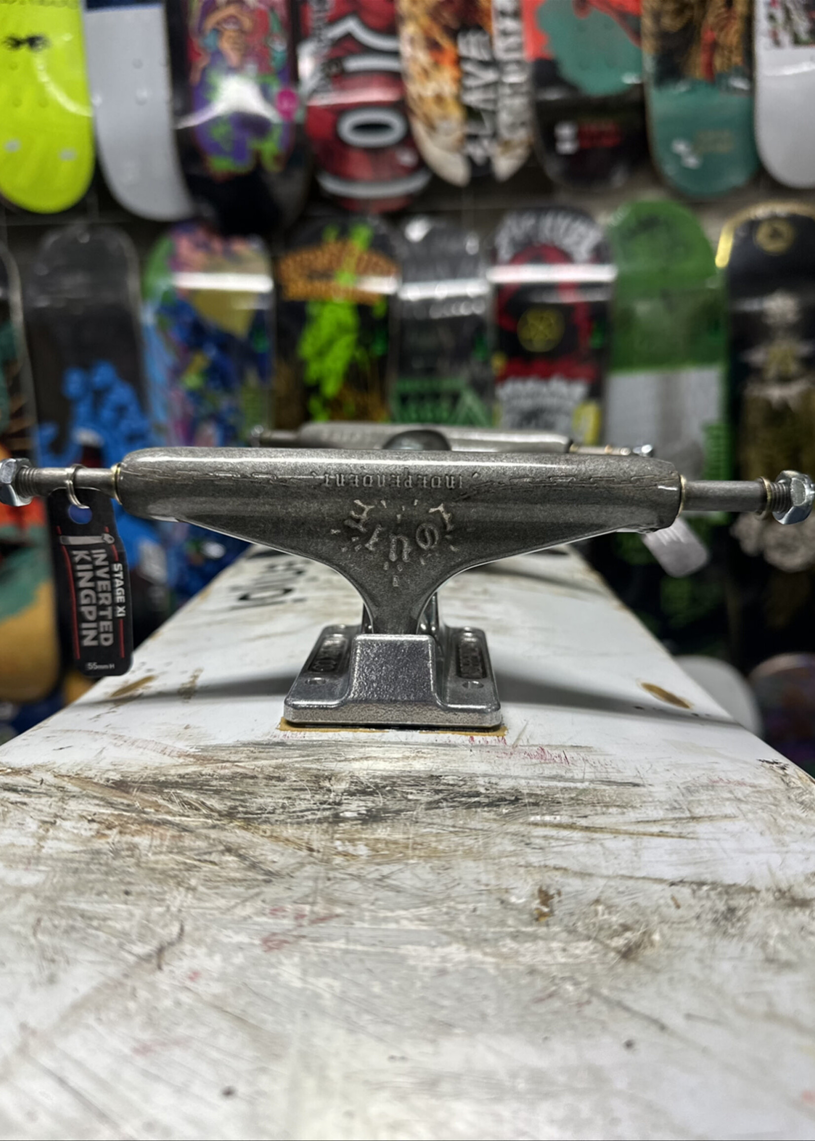 Independent Trucks INDEPENDENT - Stage 11 Louie Lopez Laser Etched Trucks Pair - 144 Axle 8.25"