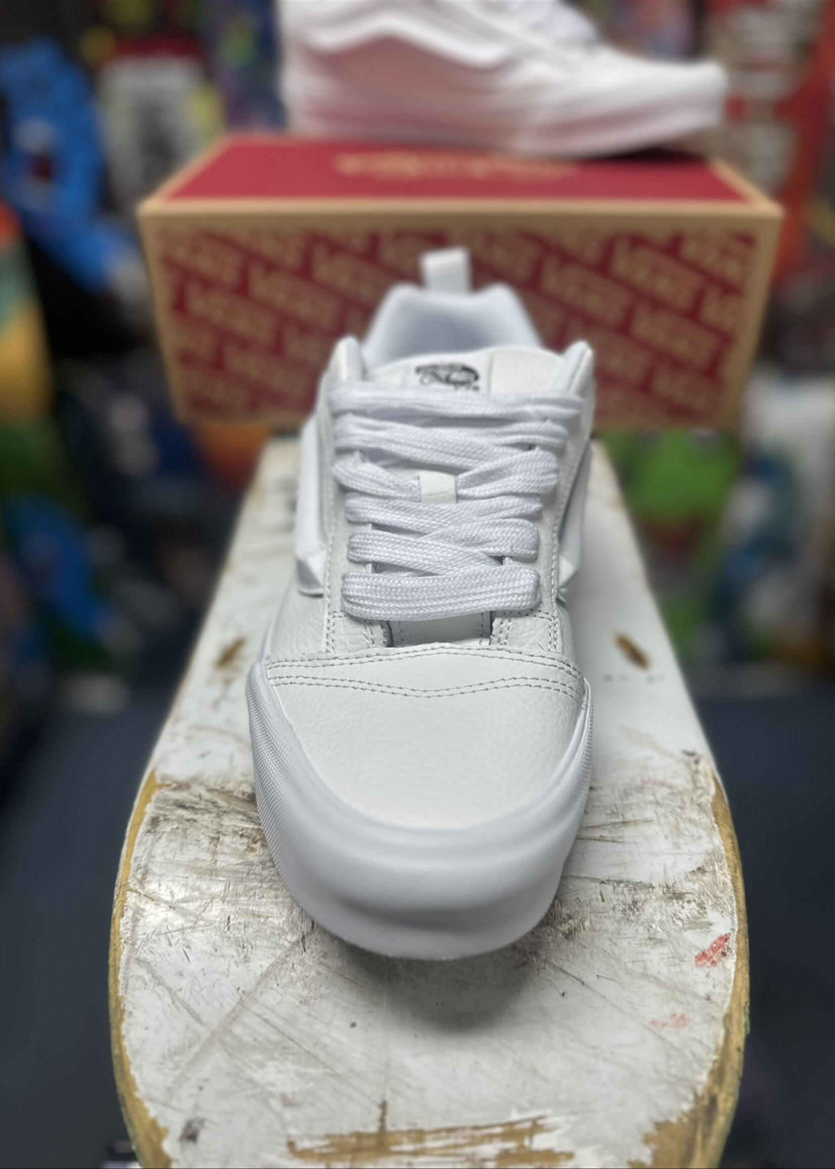 Vans VANS - Knu Skool Leather True White - 9 US Men / 10.5 US Women