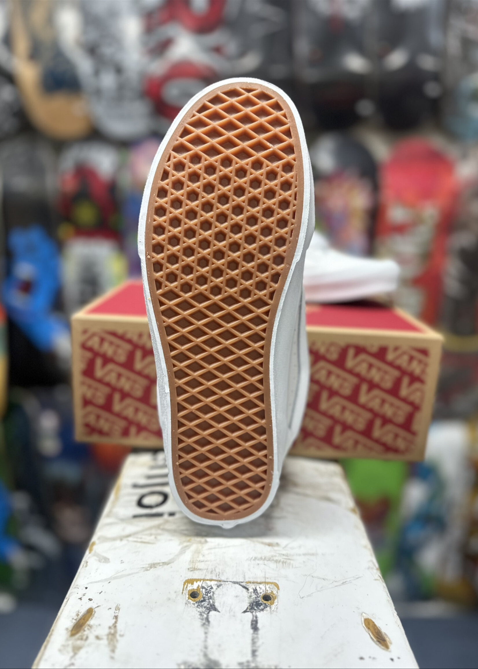 Vans VANS - Knu Skool Leather True White - 9 US Men / 10.5 US Women