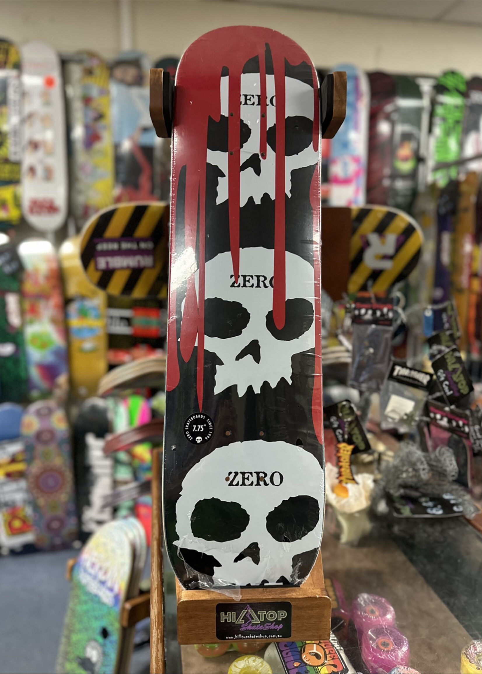 Zero ZERO - 3 Skull Blood Black - 7.75"