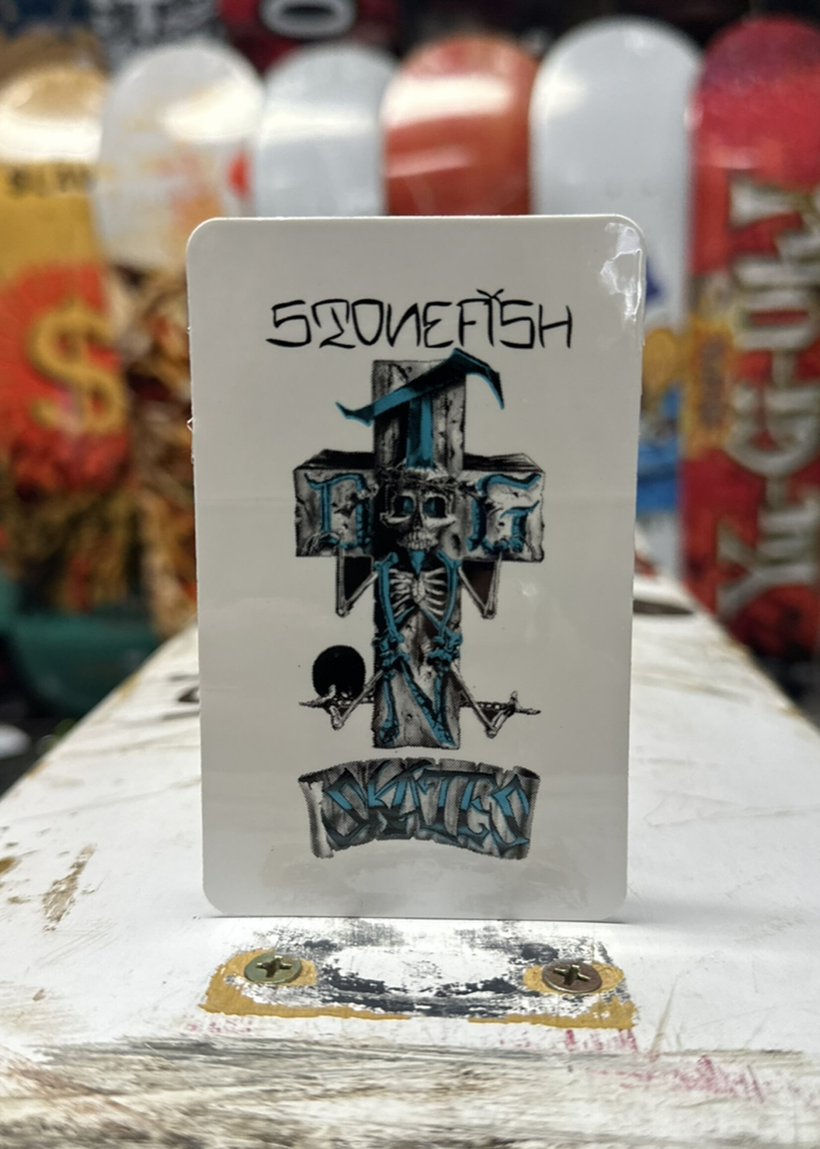 Dog Town DOGTOWN - Stonefish 80's White/Blue Sticker - 4"