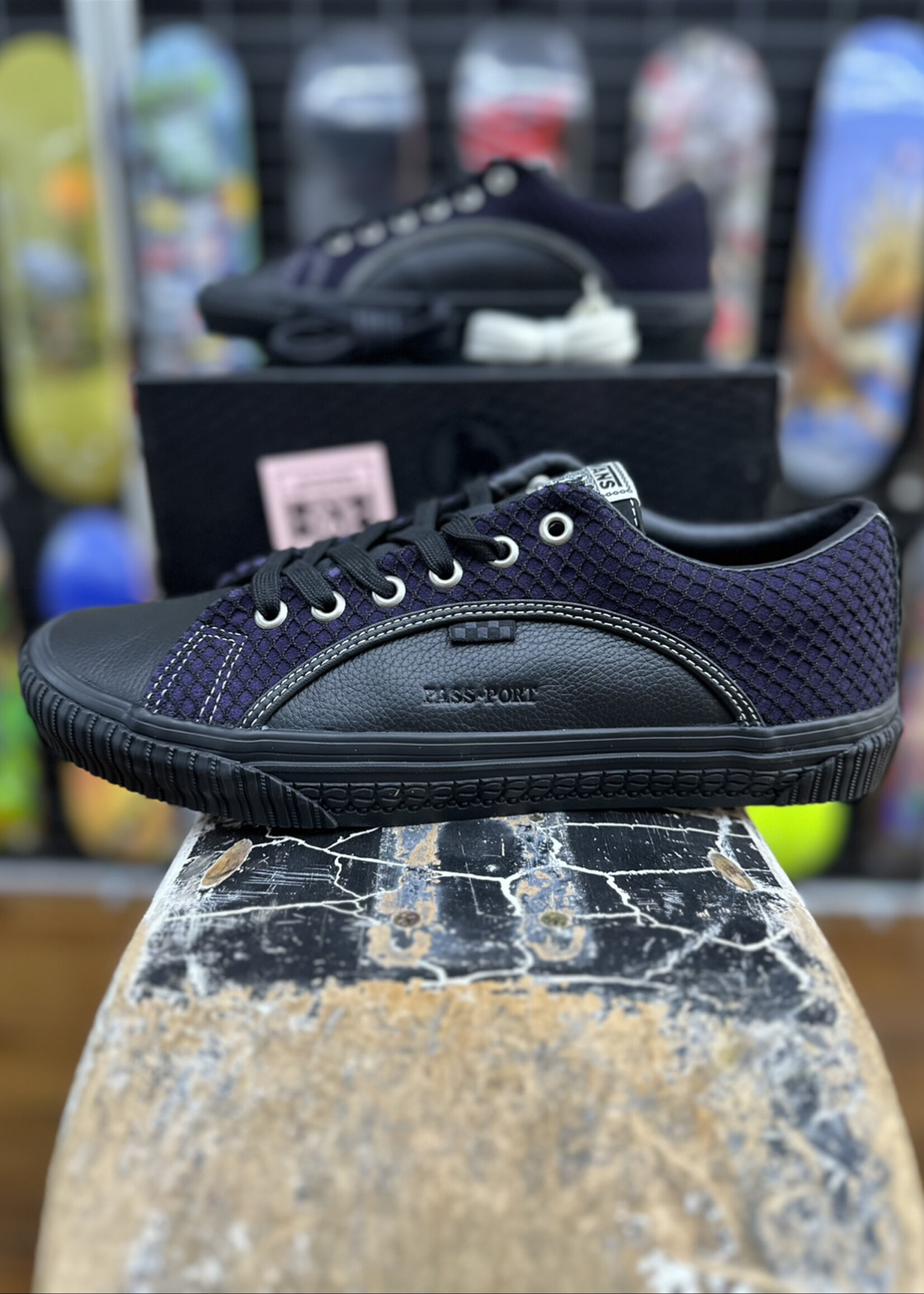Vans VANS x PASS~PORT - Skate Lampin Black/Purple