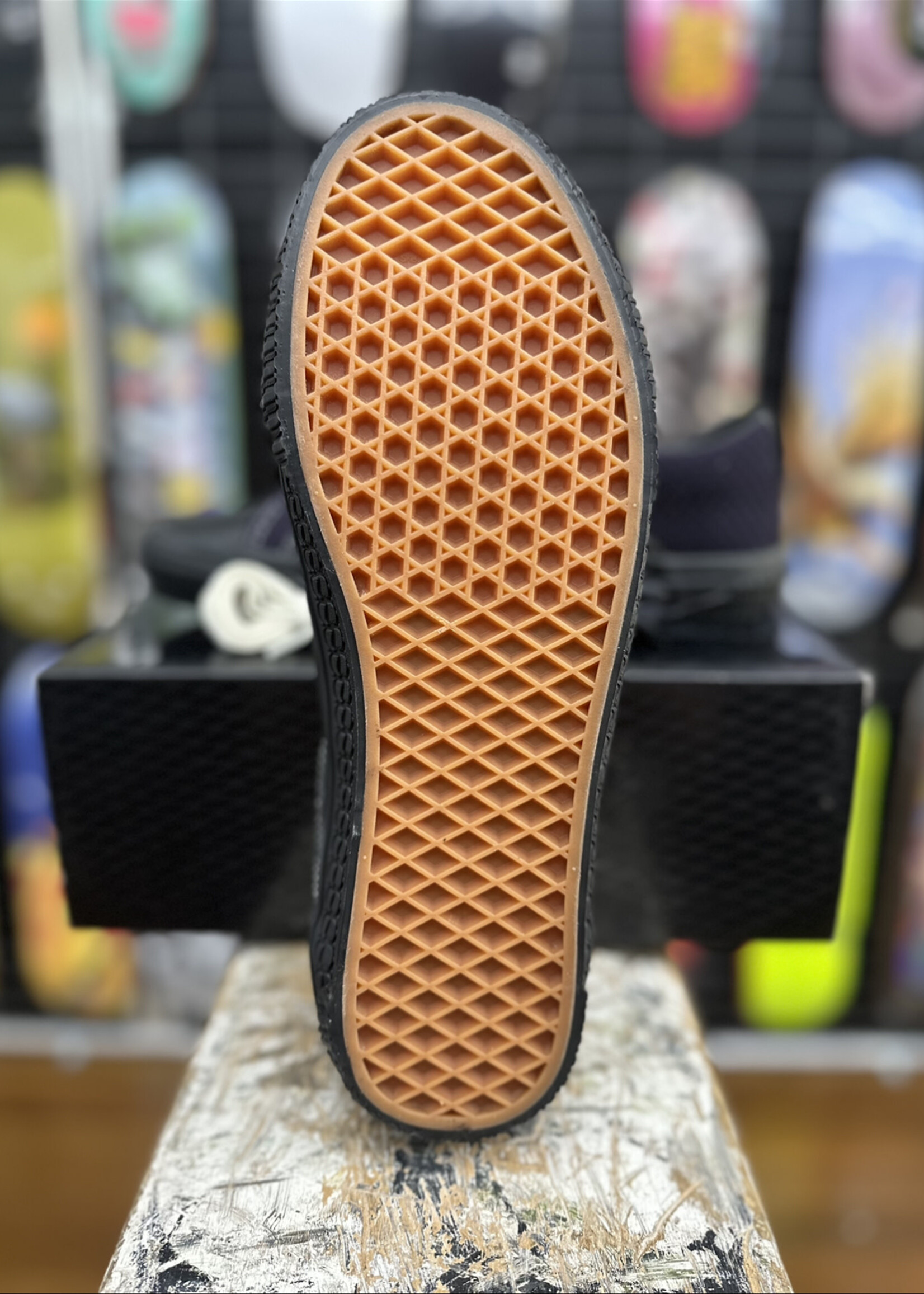 Vans VANS x PASS~PORT - Skate Lampin Black/Purple