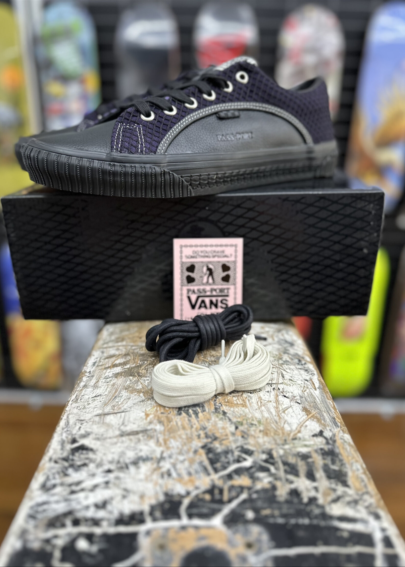 Vans VANS x PASS~PORT - Skate Lampin Black/Purple