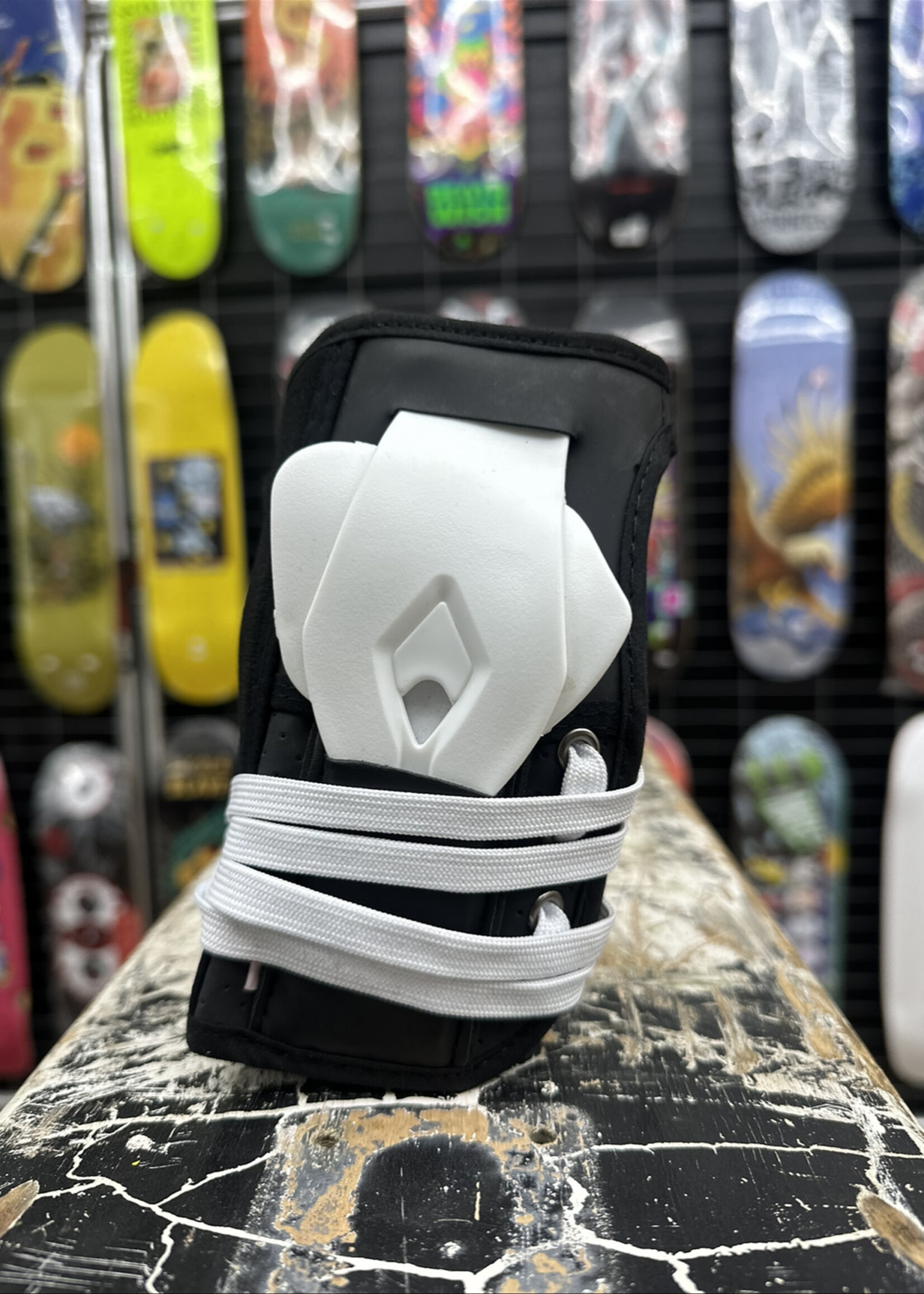 Ennui ENNUI - Street Wrist Guards Pair Black/White