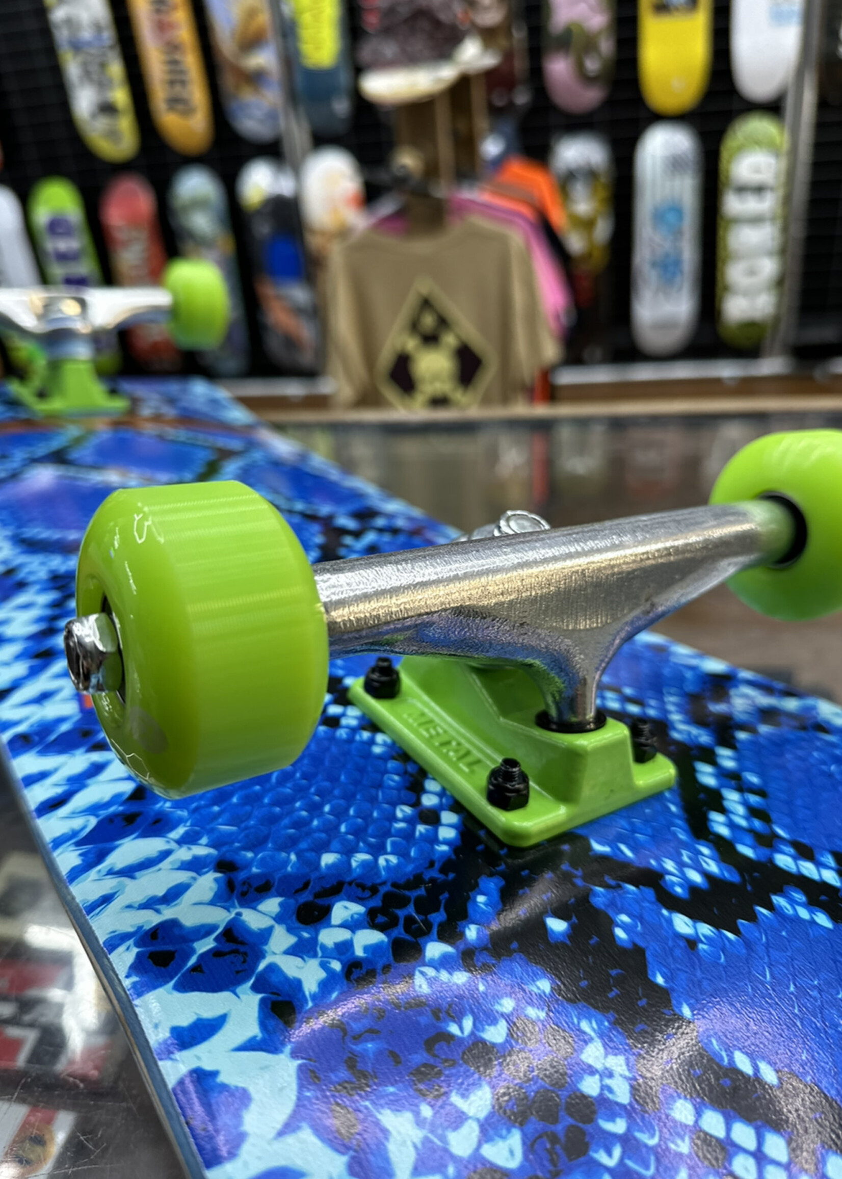 BOREDing. BOREDing. - Blue Cut-Snake Blue Green Complete - 8.5"