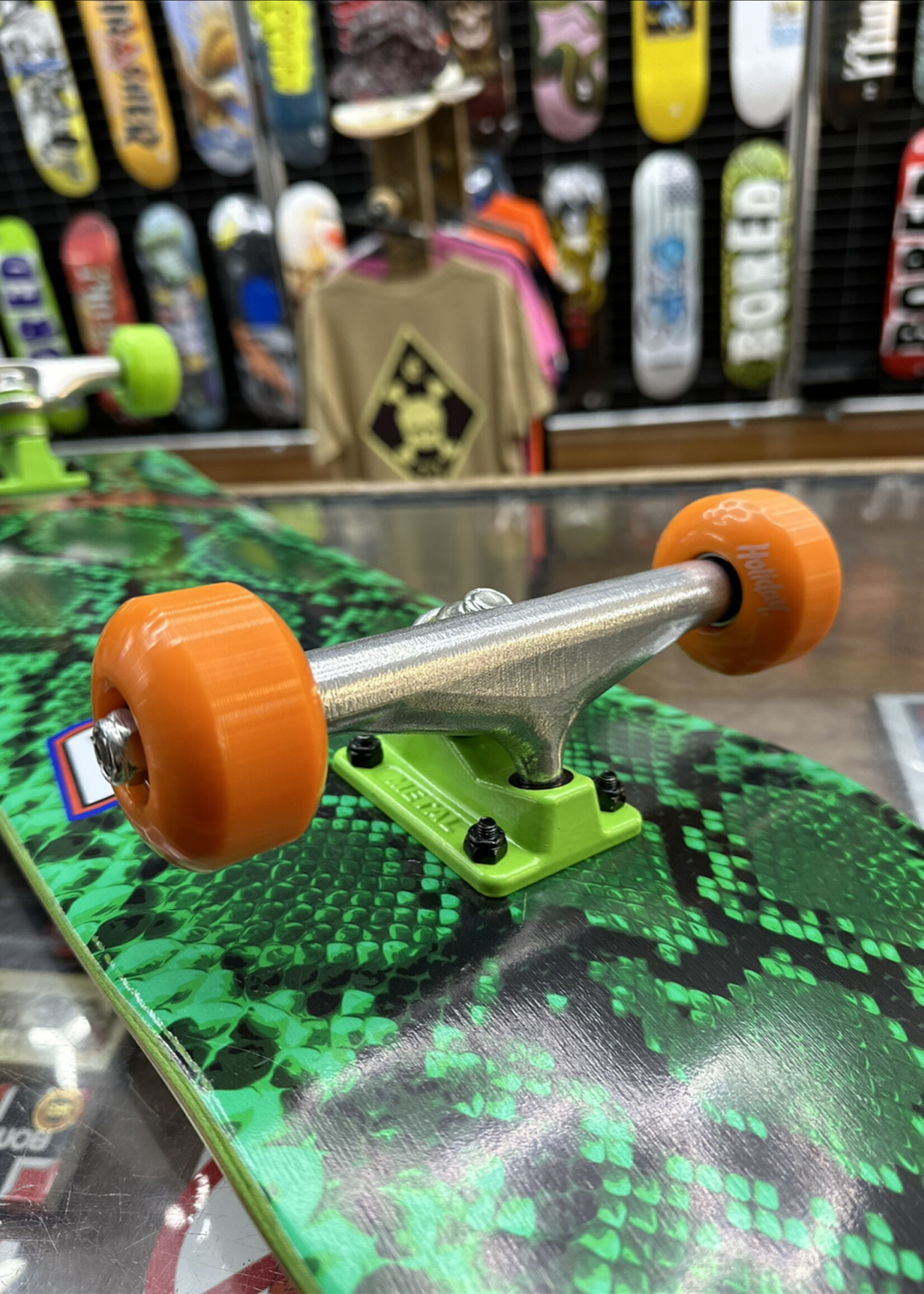 BOREDing. BOREDing. - Green Cut-Snake Complete - 8.25"