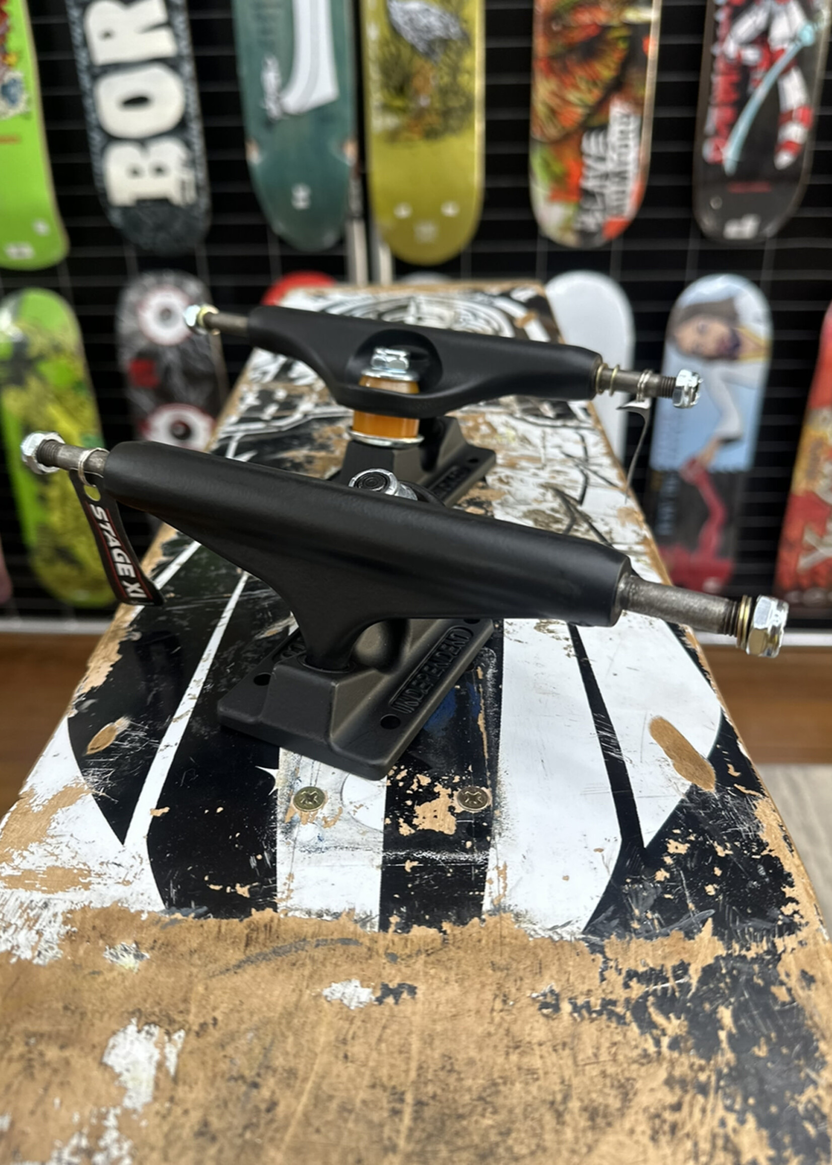 Independent Trucks INDEPENDENT - Stage 11 Standard Trucks Blackout Pair