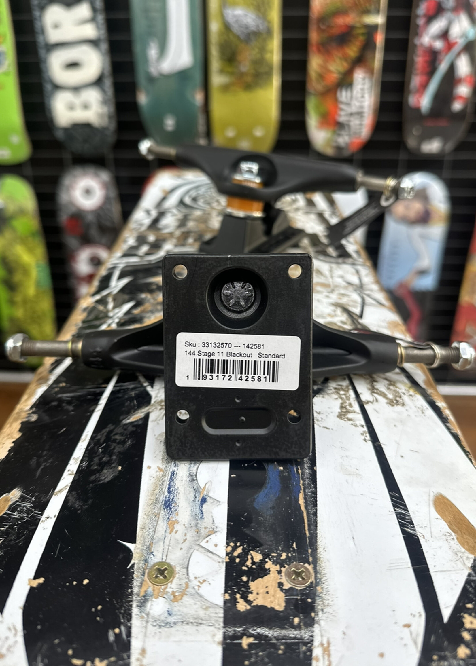 Independent Trucks INDEPENDENT - Stage 11 Standard Trucks Blackout Pair