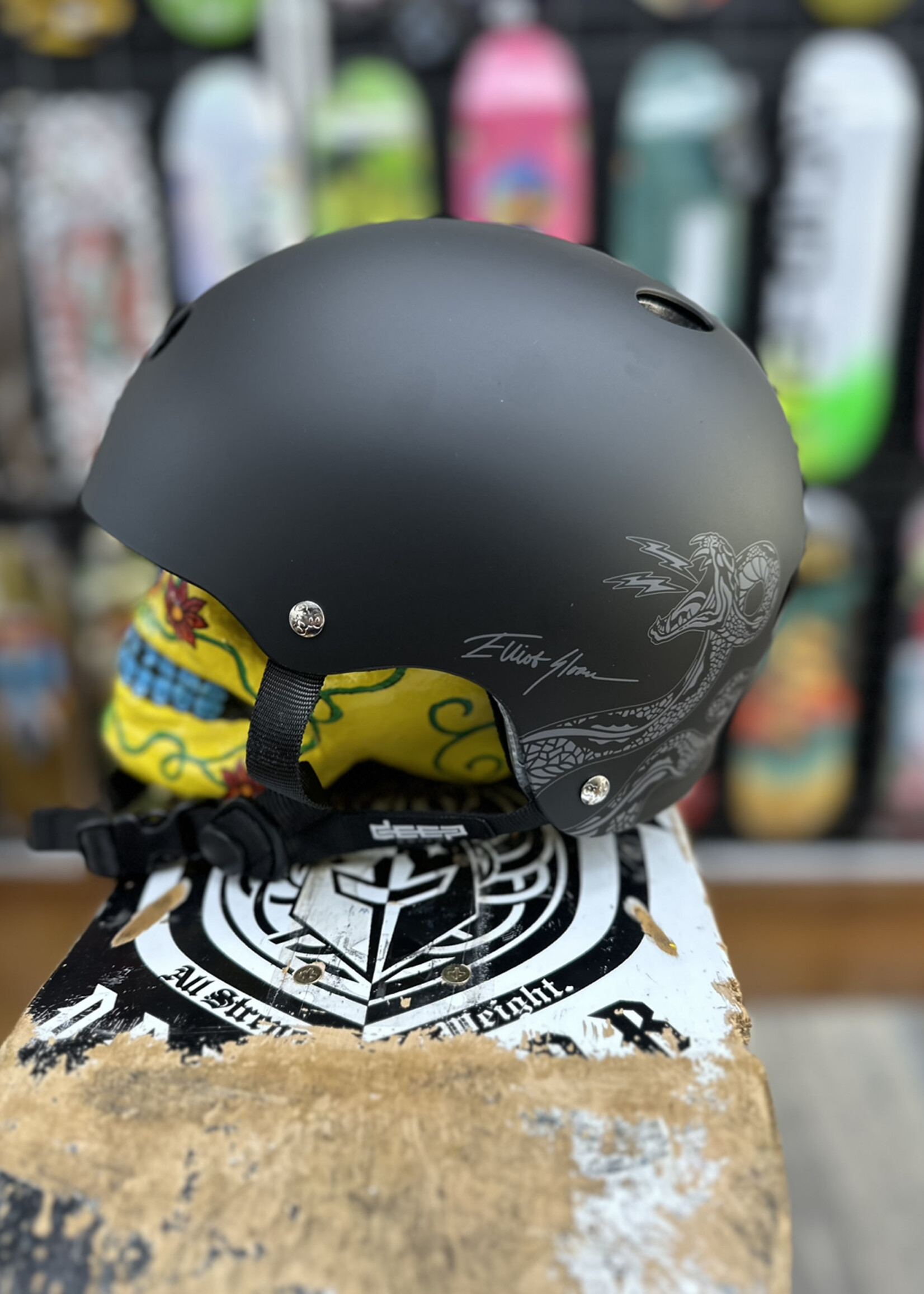 Triple 8 TRIPLE 8 - Deep Cover Elliot Sloan Helmet