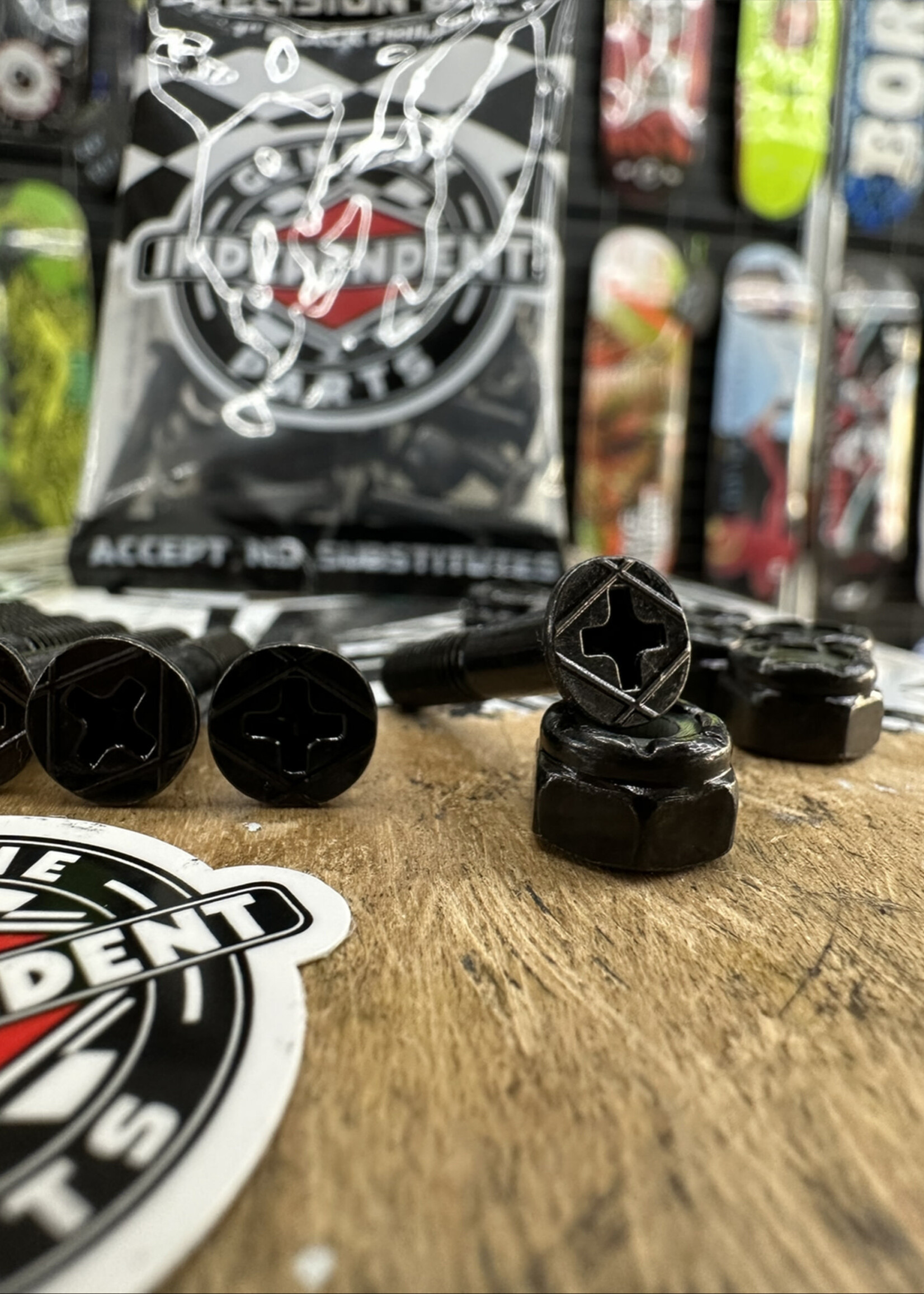 Independent Trucks INDEPENDENT - Genuine Parts Hardware Black Phillips Head - 1" - 8 Pack
