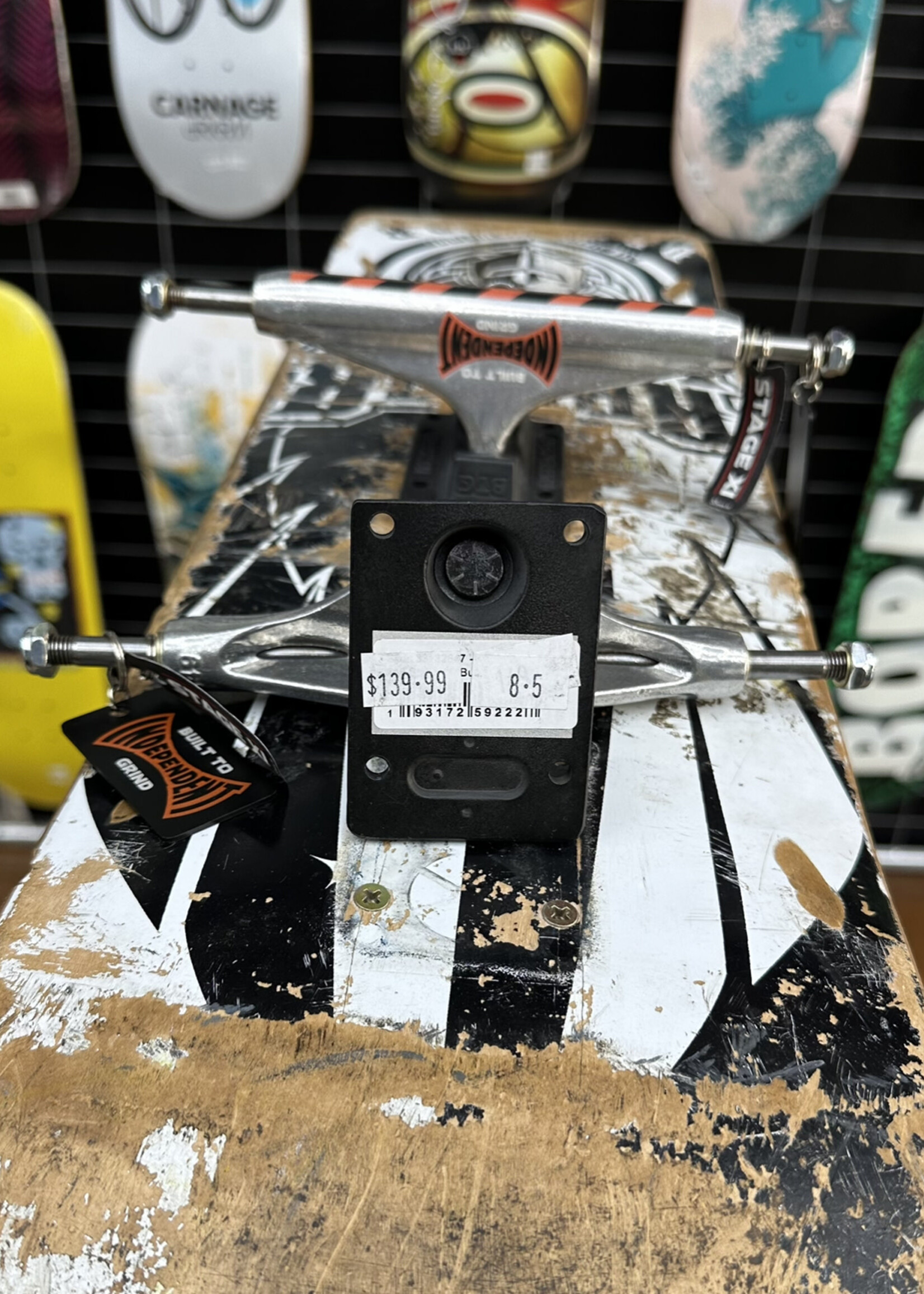 Independent Trucks INDEPENDENT - Stage 11 Standard Trucks BTG Pair - Silver/Black  - 149 Axle 8.5"