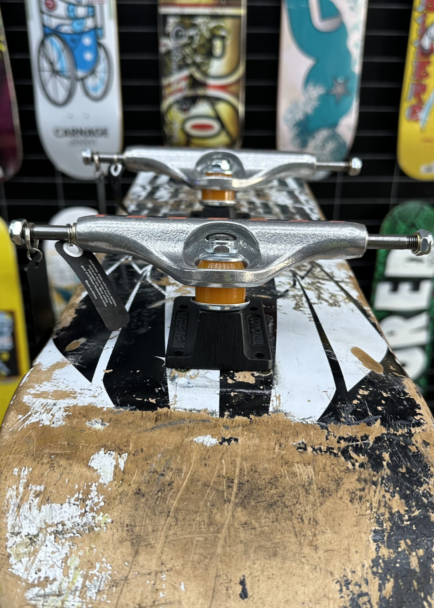 Independent Trucks INDEPENDENT - Stage 11 Standard Trucks BTG Pair - Silver/Black  - 149 Axle 8.5"