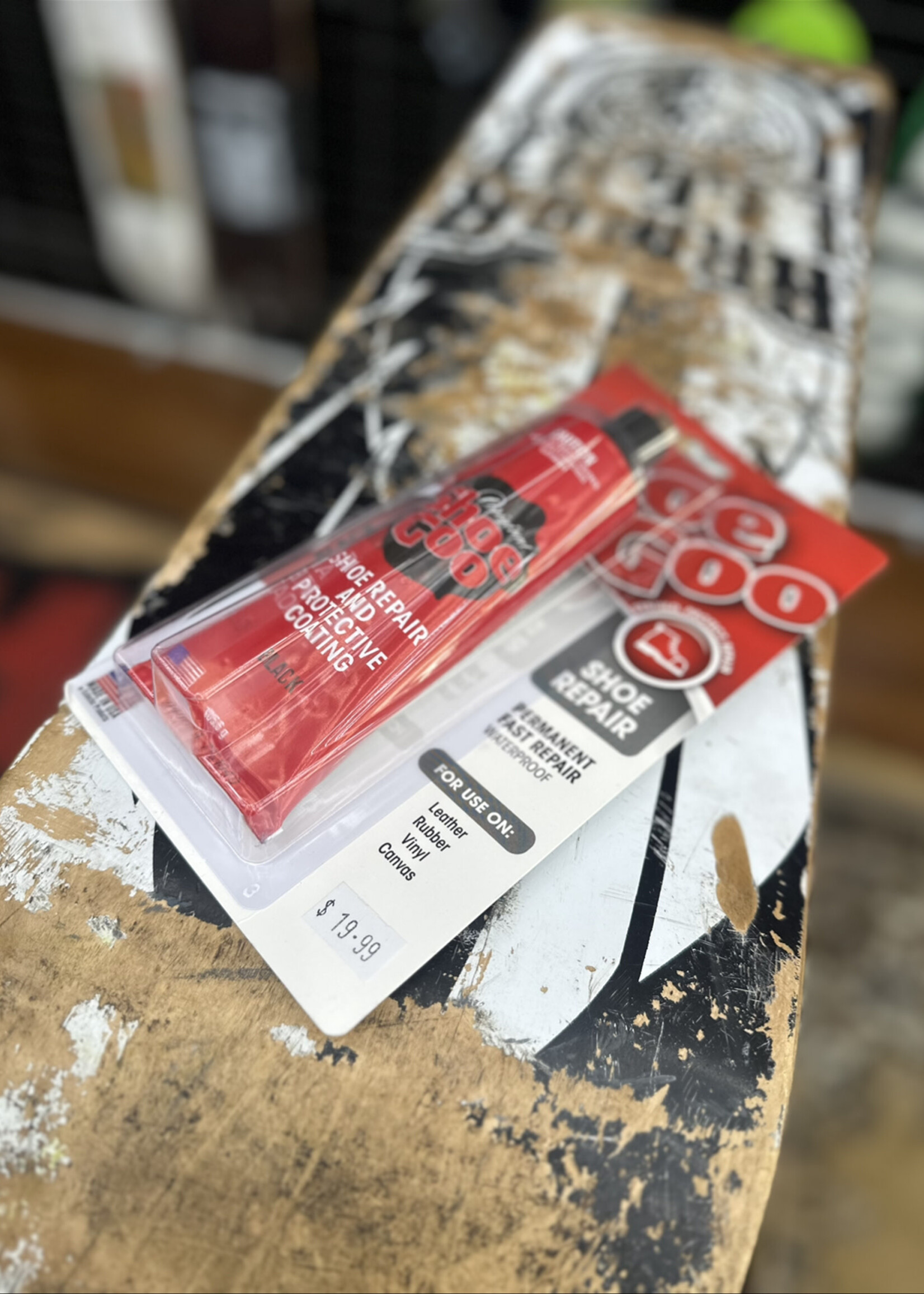 Shoe Goo SHOE GOO - Original Black 3.7oz - Large 105.6g