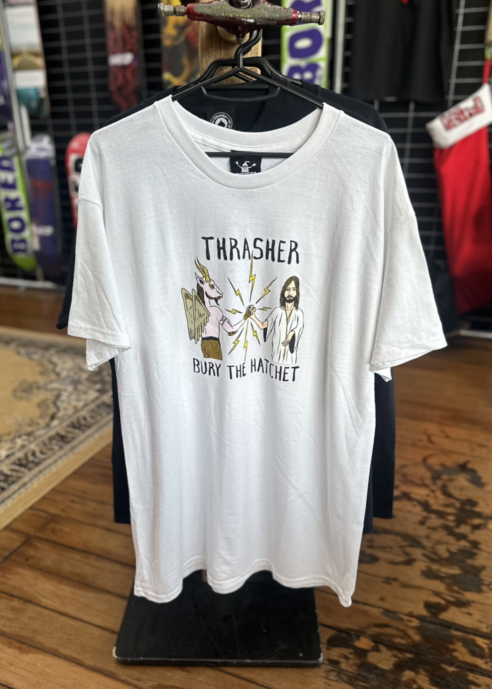 Thrasher THRASHER x TOY MACHINE - Bury the Hatchett Tee