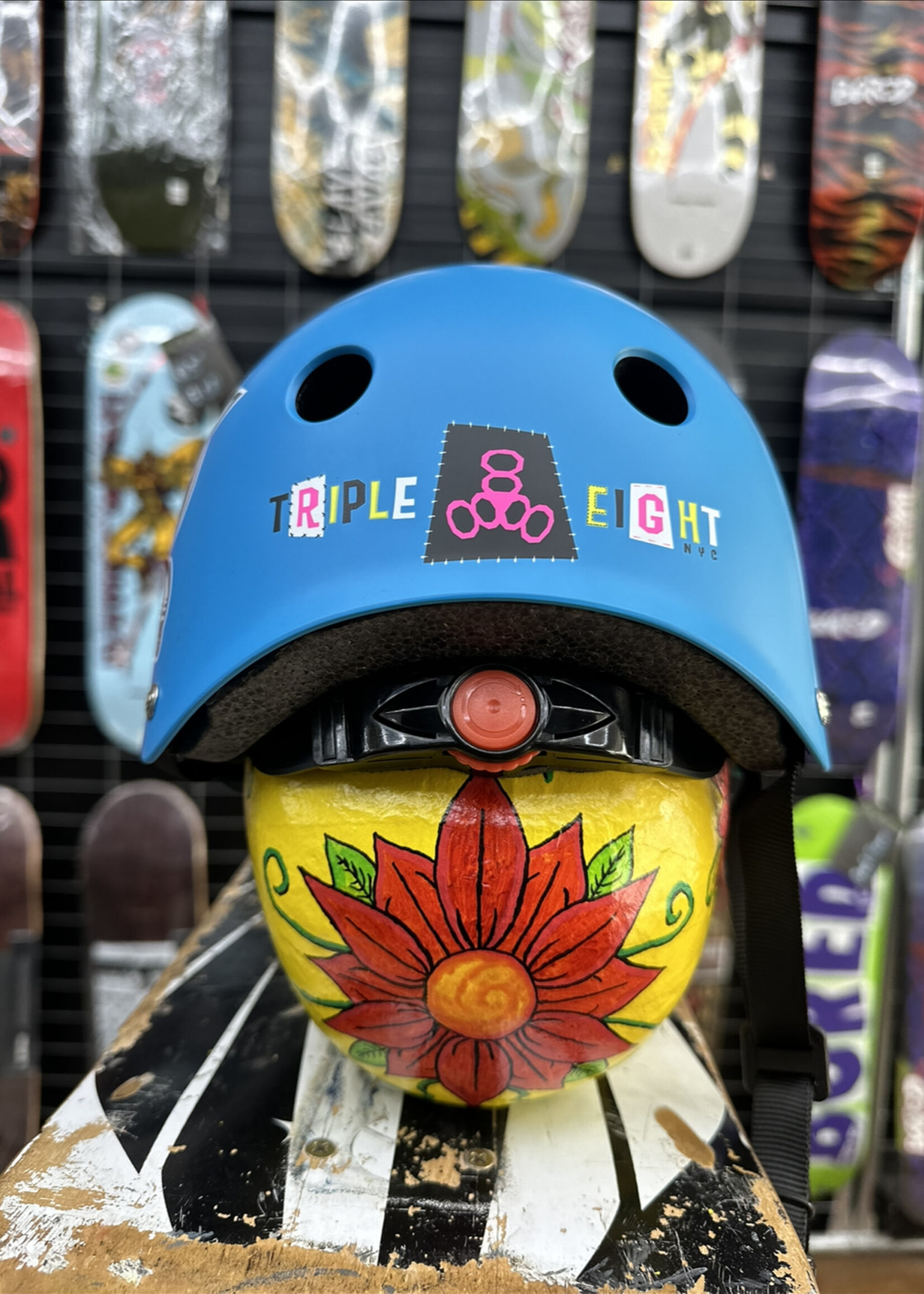 Triple 8 TRIPLE 8 - Lil 8 Certified Staab Helmet Neon Blue Rubber - Youth