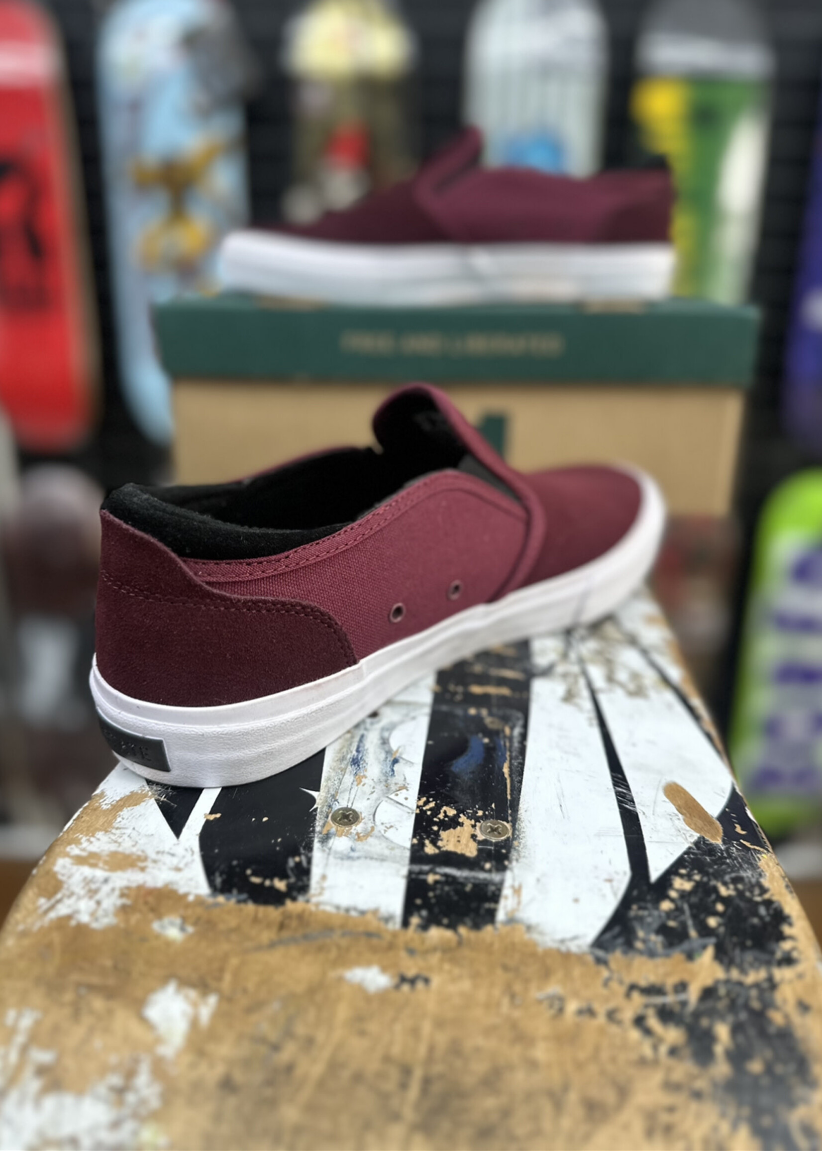 STATE FOOTWARE STATE FOOTWEAR - Keys Slip-on Black Cherry/White Suede - 9 US