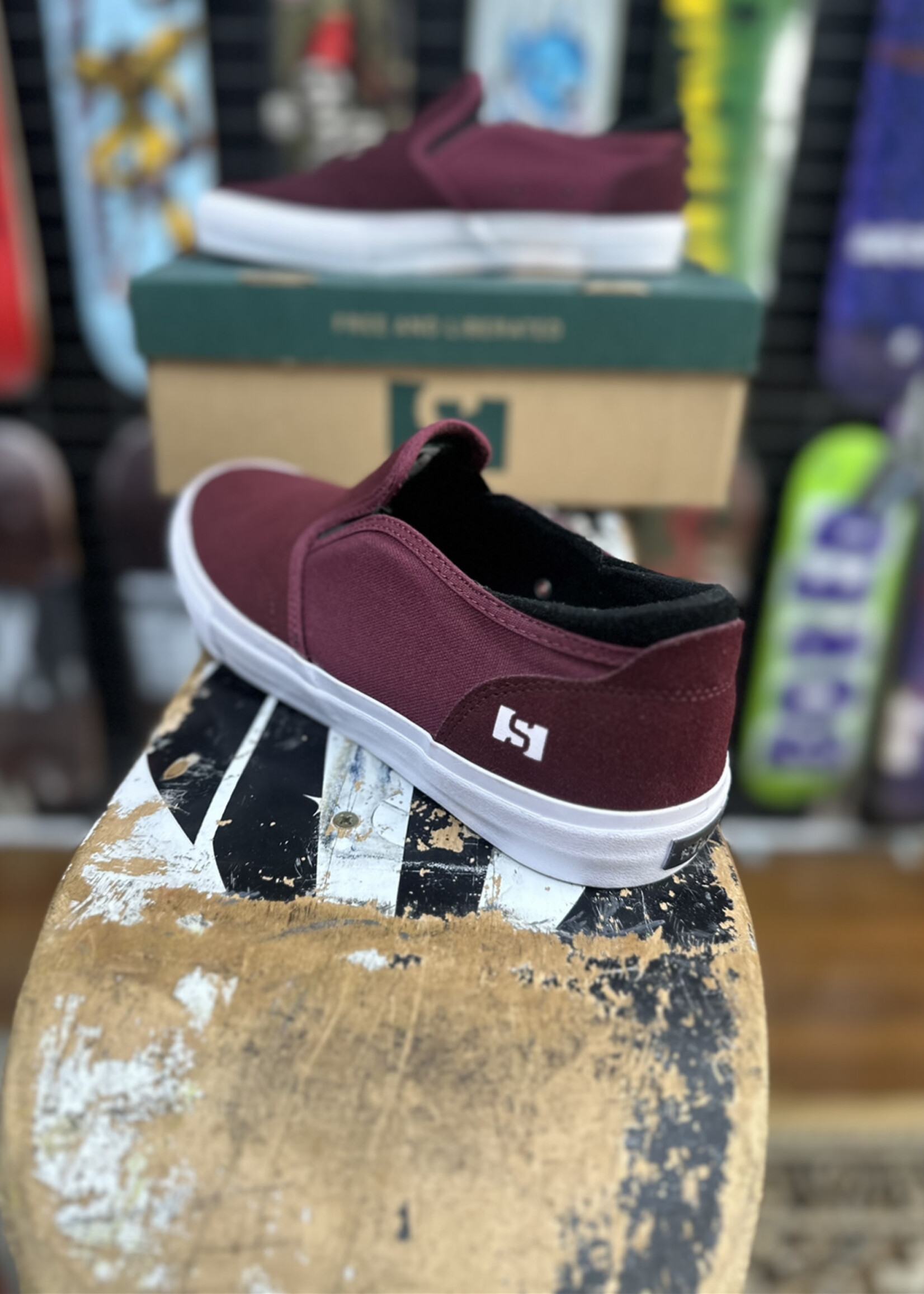 STATE FOOTWARE STATE FOOTWEAR - Keys Slip-on Black Cherry/White Suede - 9 US