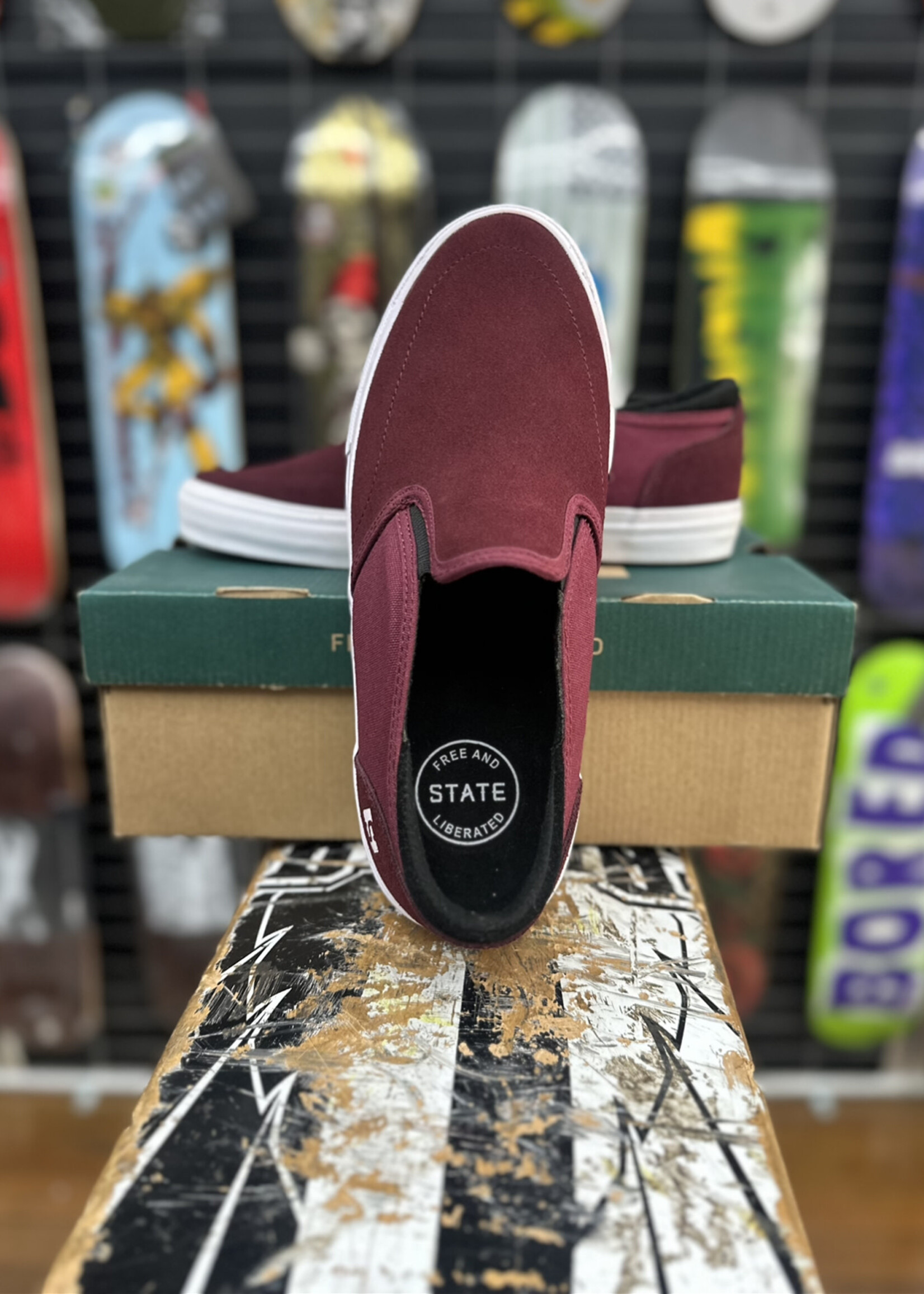 STATE FOOTWARE STATE FOOTWEAR - Keys Slip-on Black Cherry/White Suede - 9 US