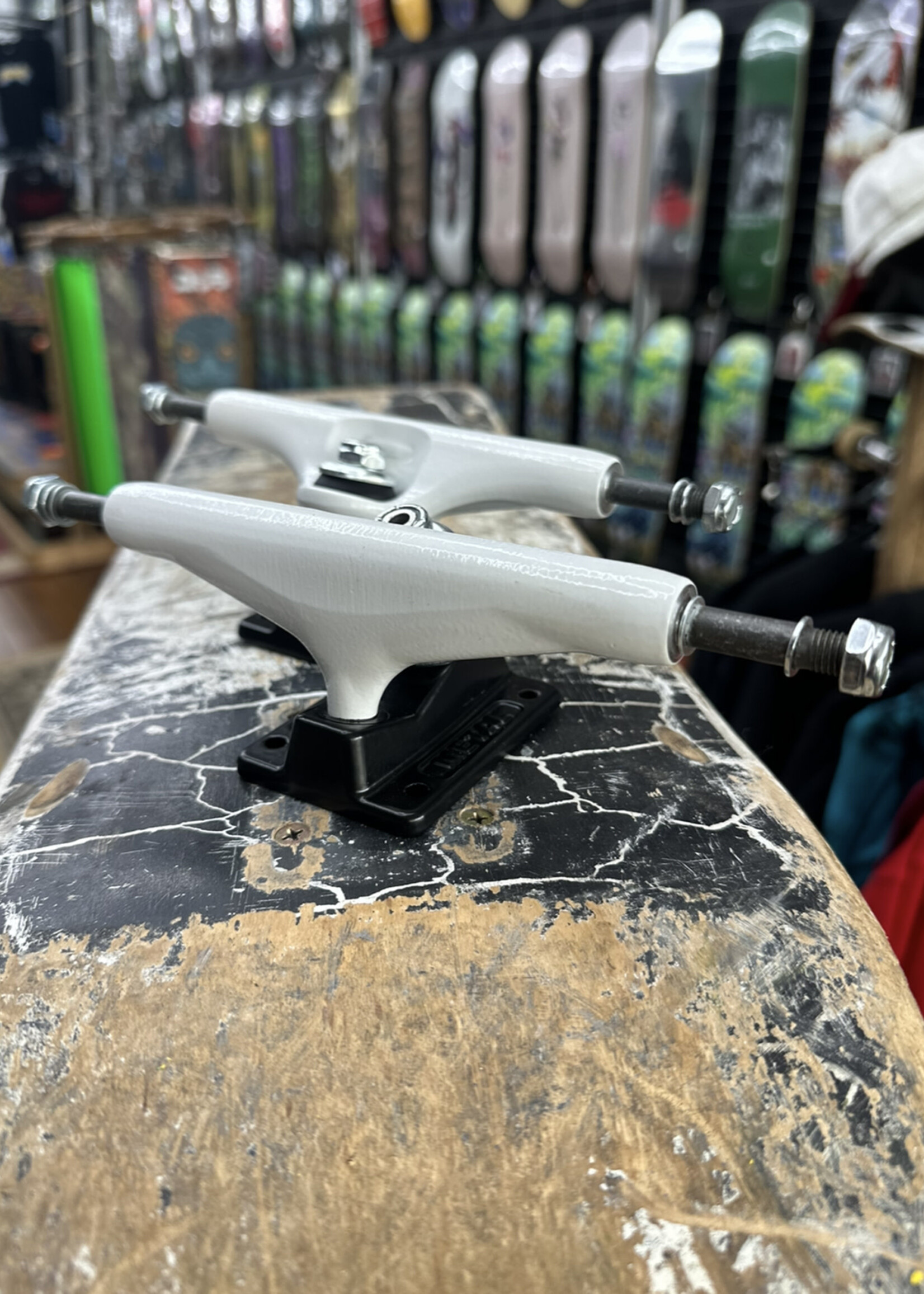 Metal Trucks METAL TRUCKS - Hollow Kingpin White/Black Pair