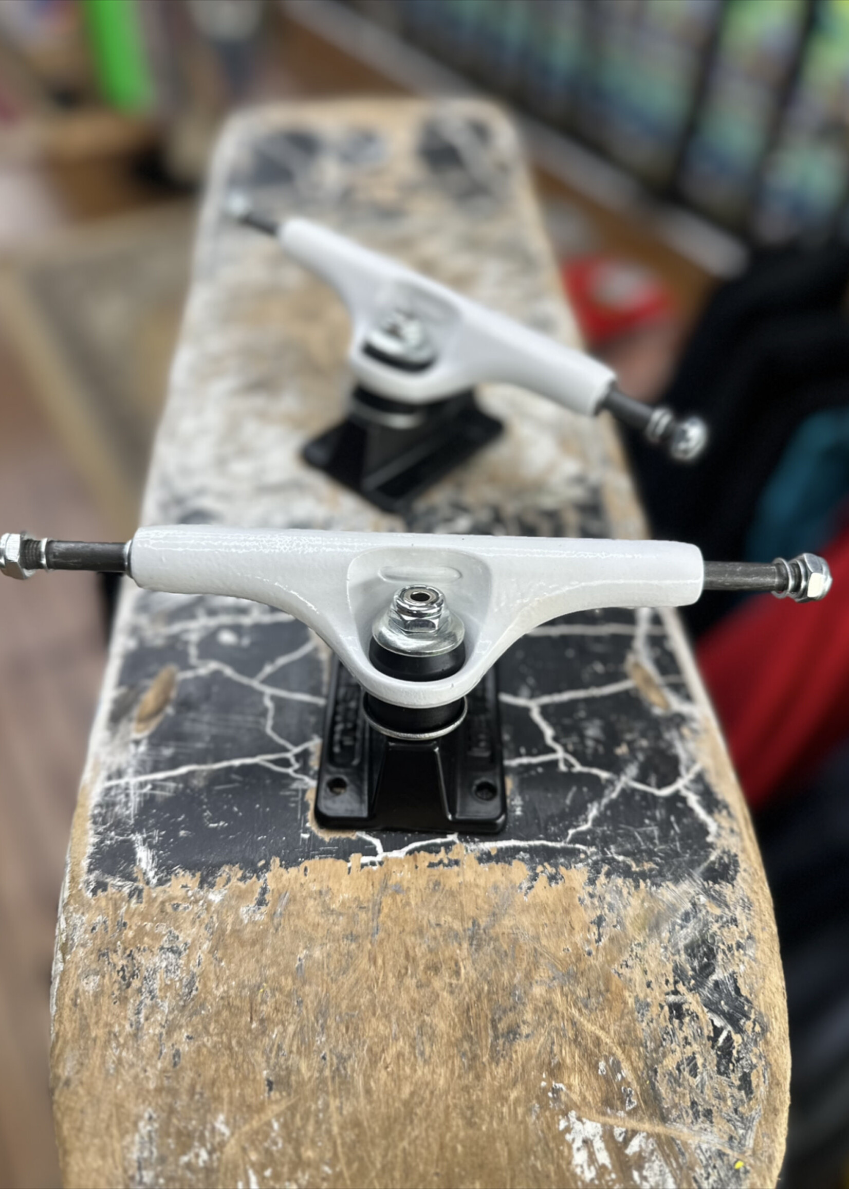 Metal Trucks METAL TRUCKS - Hollow Kingpin White/Black Pair