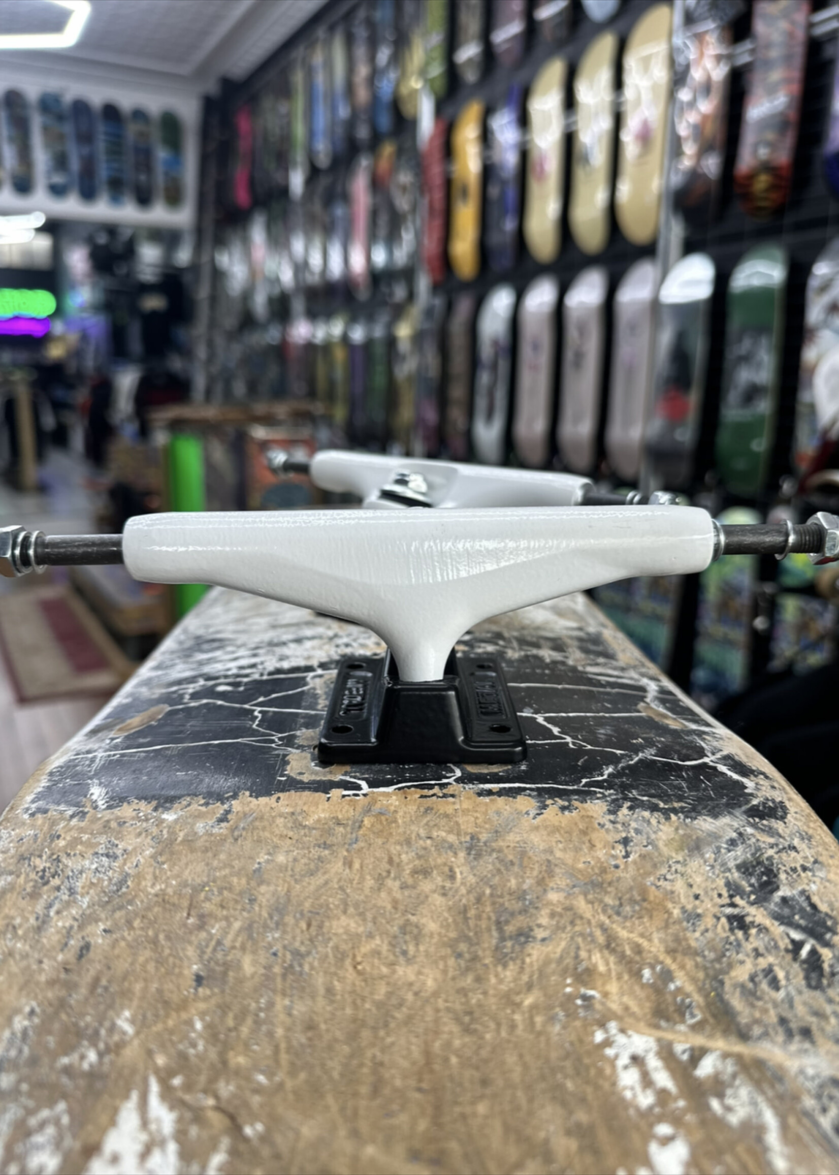 Metal Trucks METAL TRUCKS - Hollow Kingpin White/Black Pair