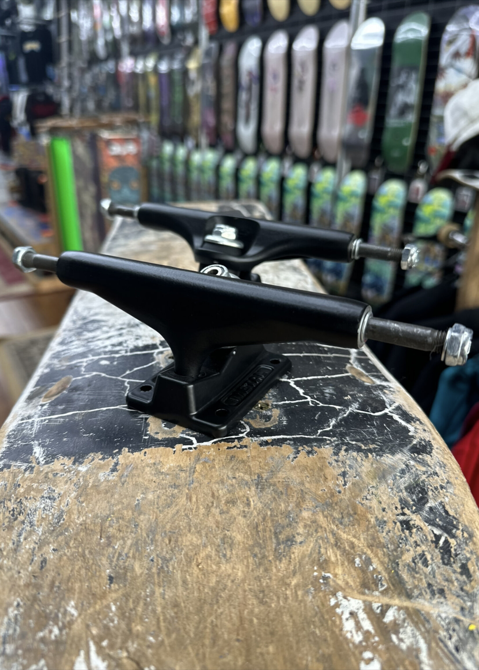 Metal Trucks METAL TRUCKS - Hollow Kingpin Black/Black Pair