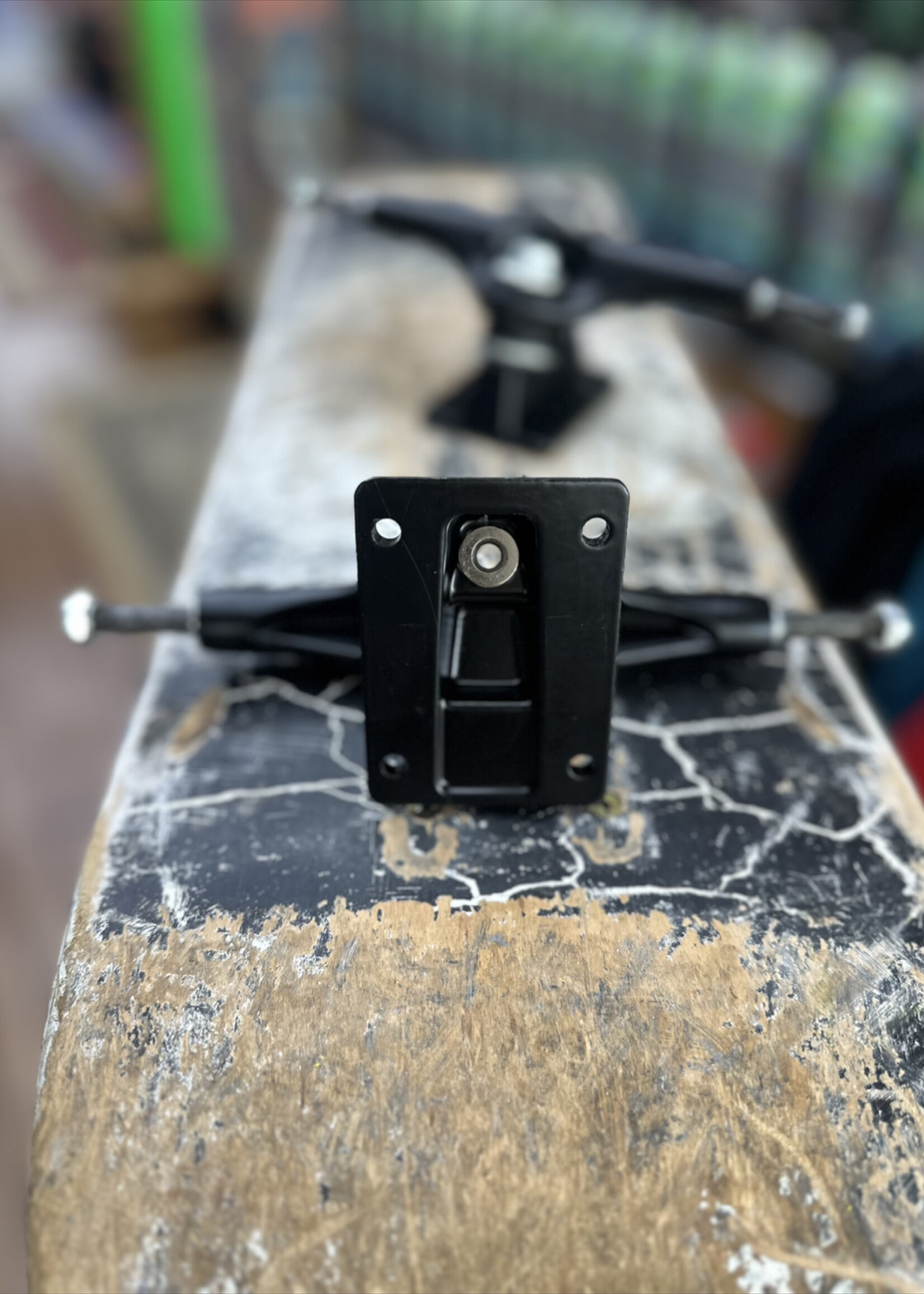 Metal Trucks METAL TRUCKS - Hollow Kingpin Black/Black Pair