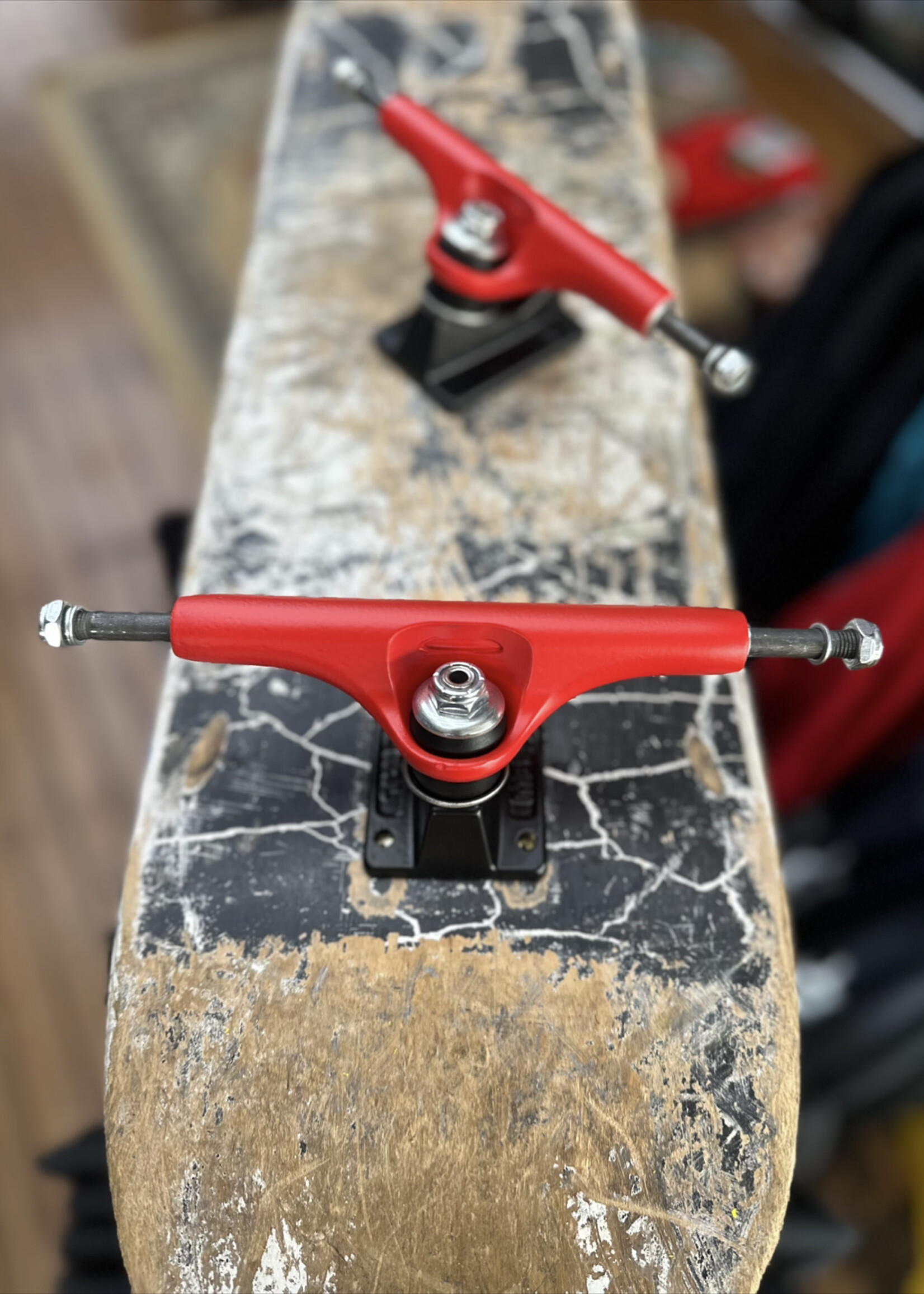 Metal Trucks METAL TRUCKS - Hollow Kingpin Red/Black Pair