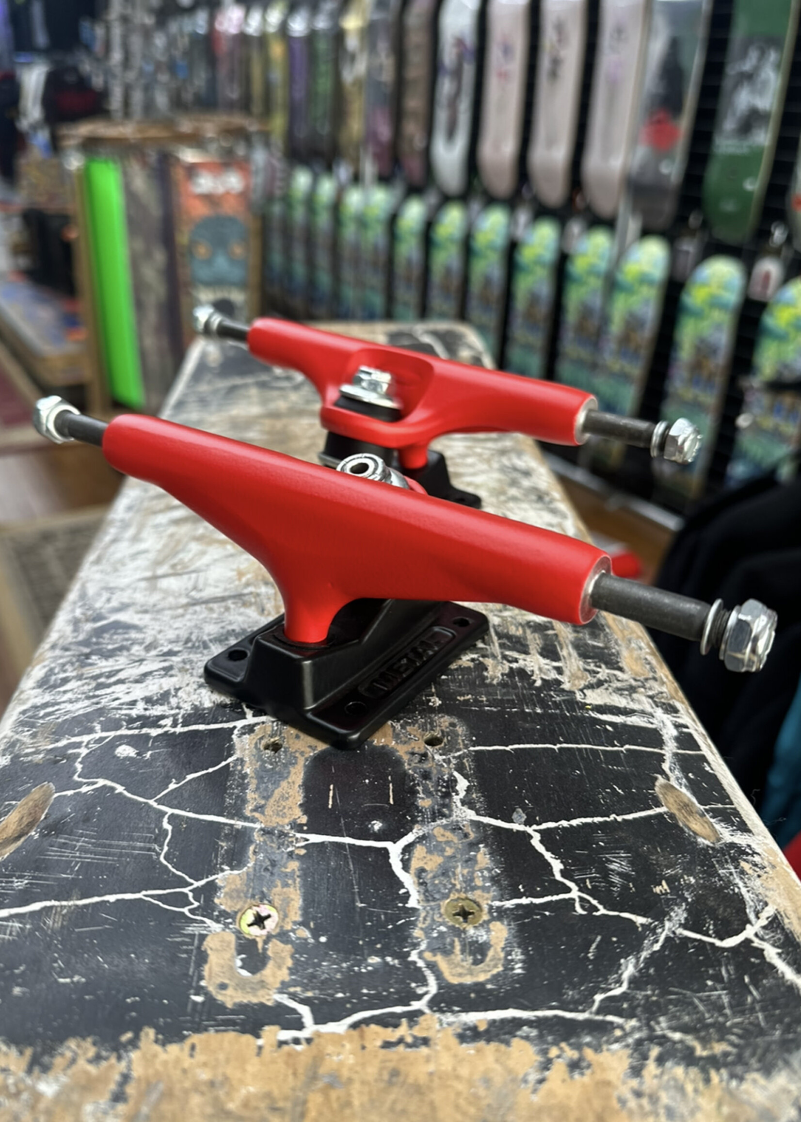 Metal Trucks METAL TRUCKS - Hollow Kingpin Red/Black Pair