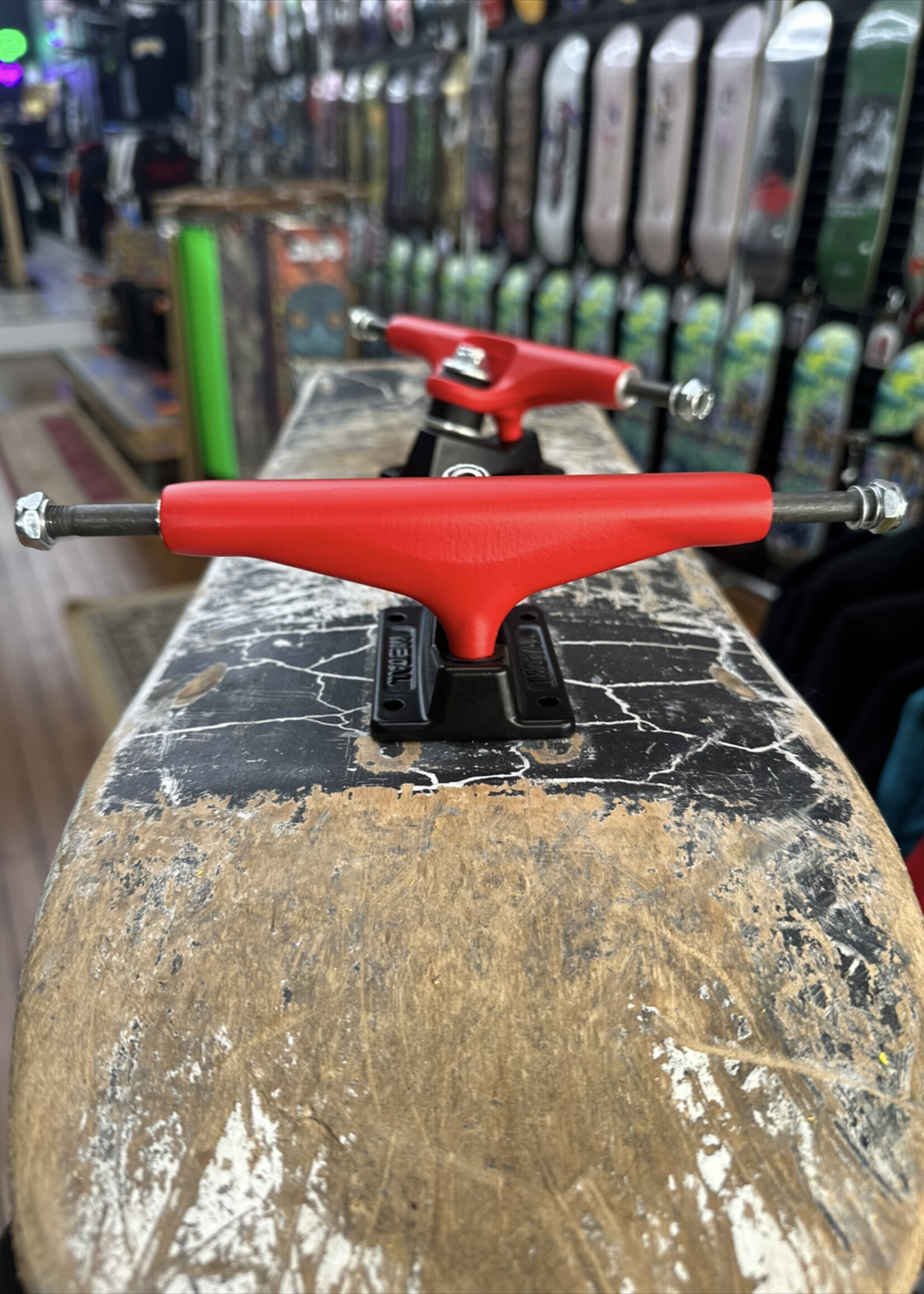 Metal Trucks METAL TRUCKS - Hollow Kingpin Red/Black Pair