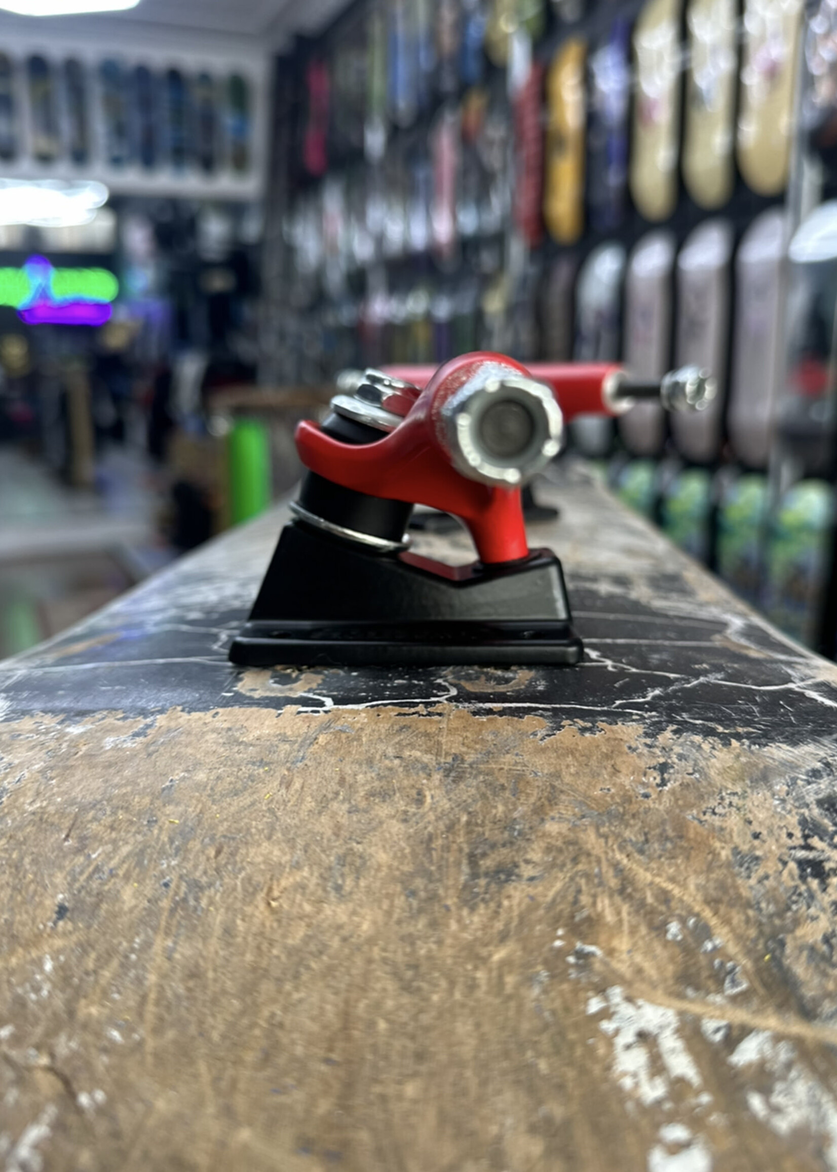 Metal Trucks METAL TRUCKS - Hollow Kingpin Red/Black Pair