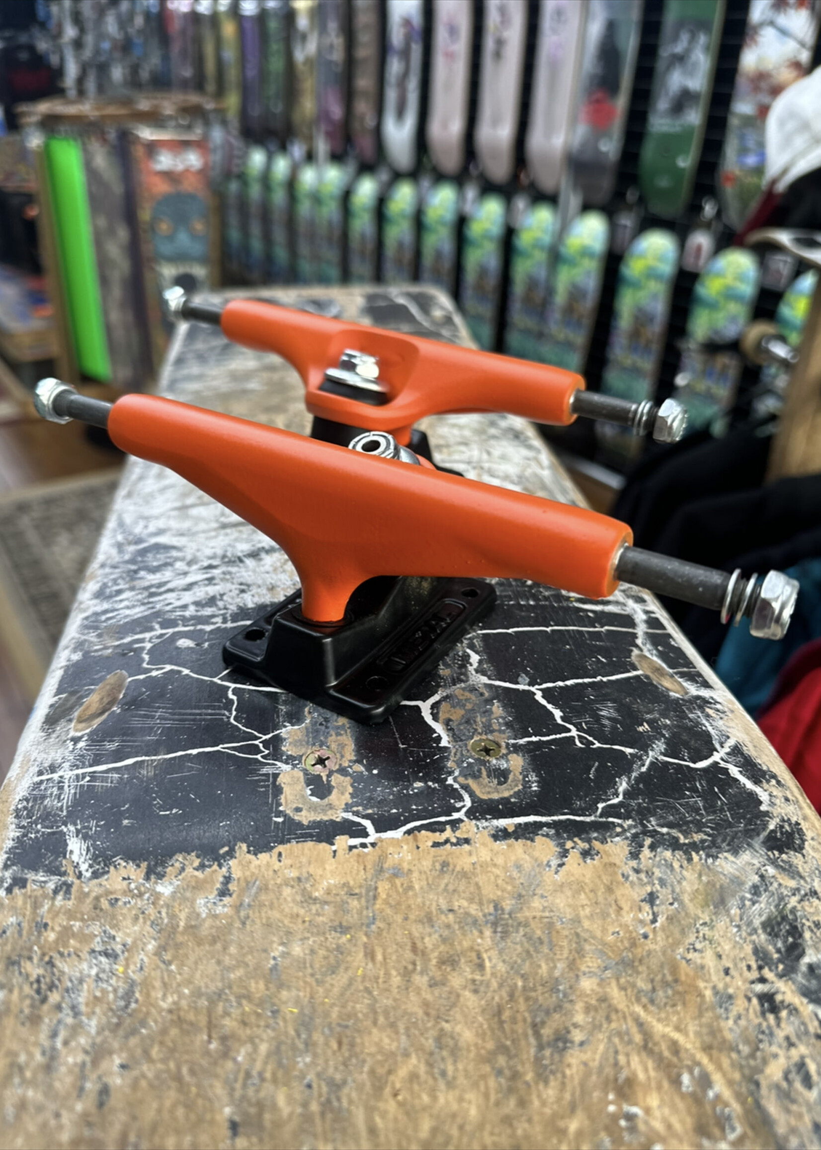 Metal Trucks METAL TRUCKS - Hollow Kingpin Orange/Black Pair