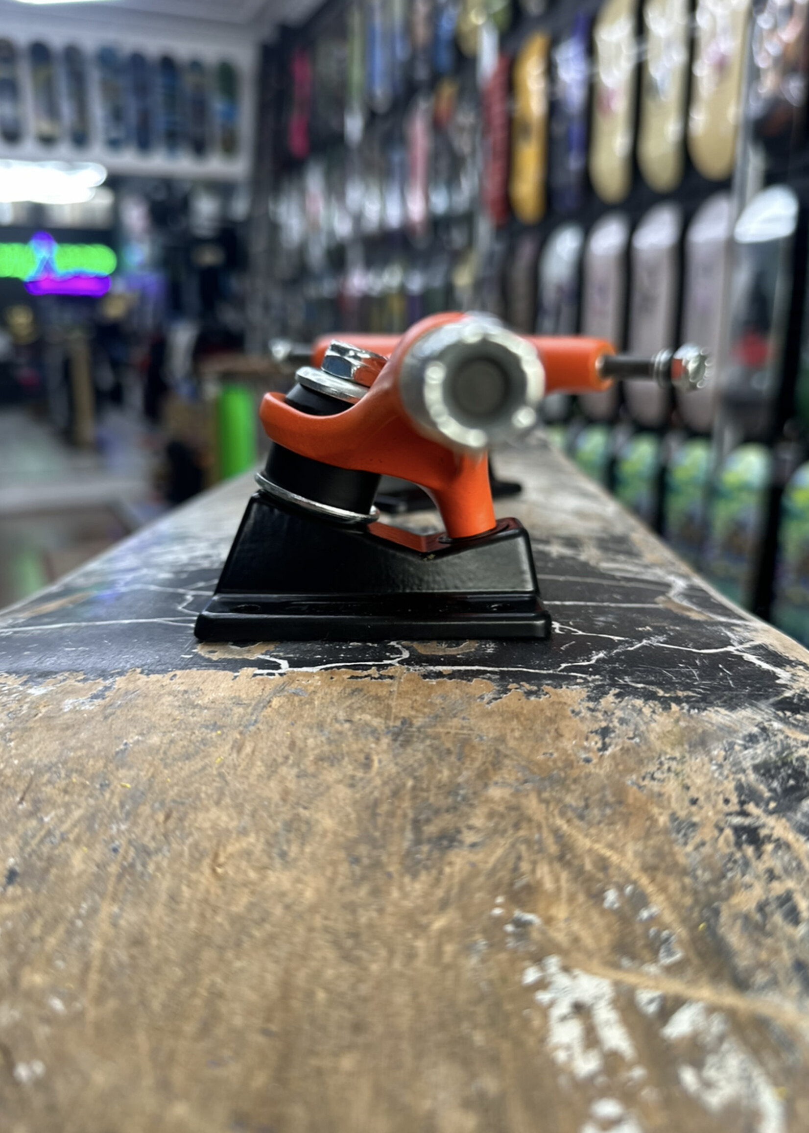 Metal Trucks METAL TRUCKS - Hollow Kingpin Orange/Black Pair