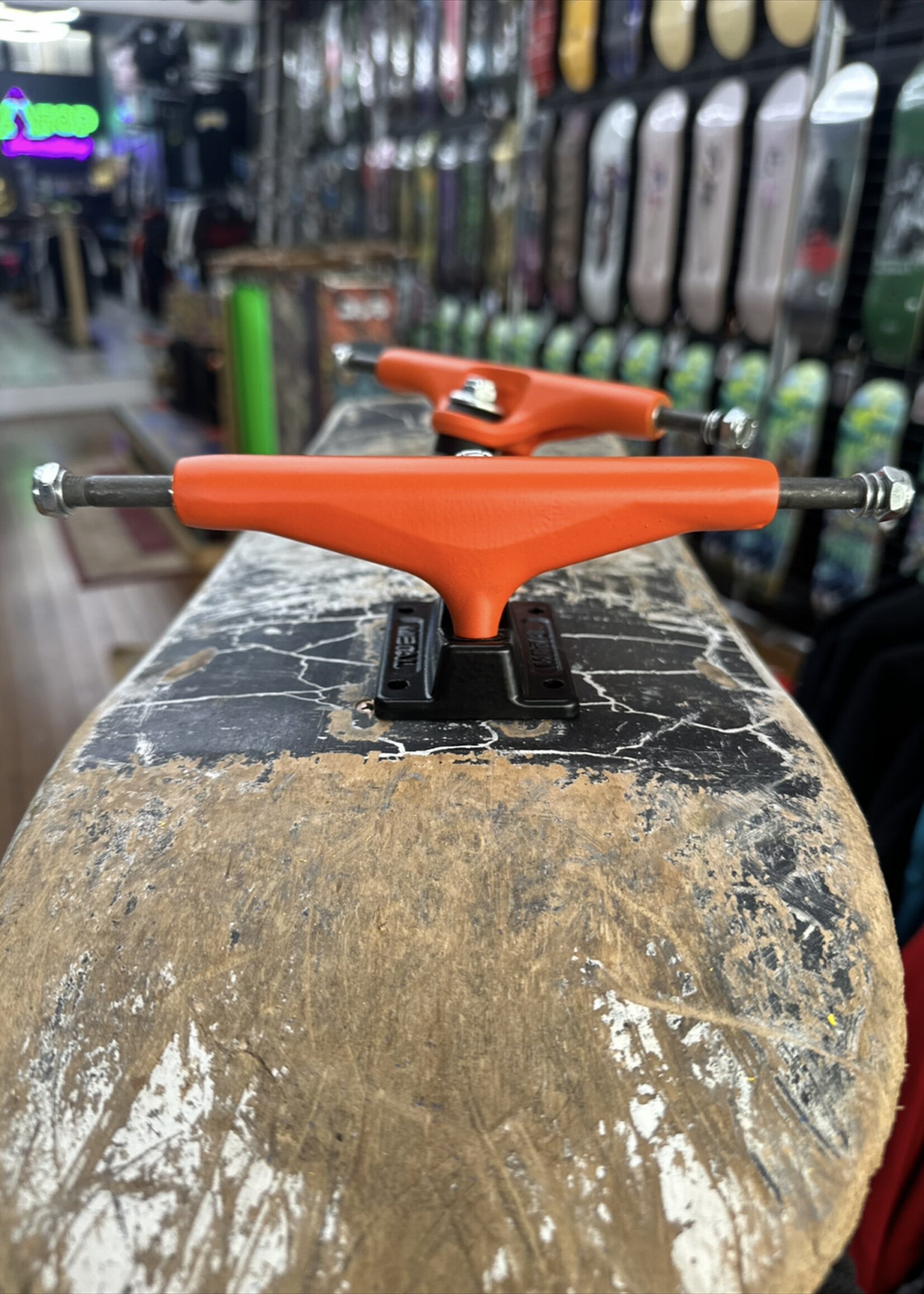 Metal Trucks METAL TRUCKS - Hollow Kingpin Orange/Black Pair